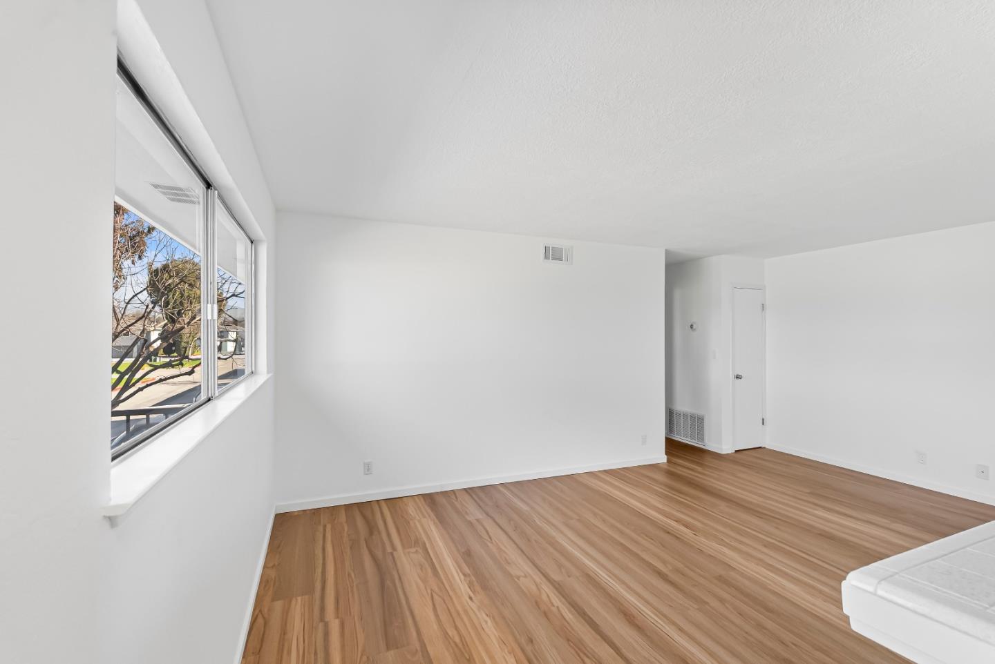 5577 Spinnaker Drive 4