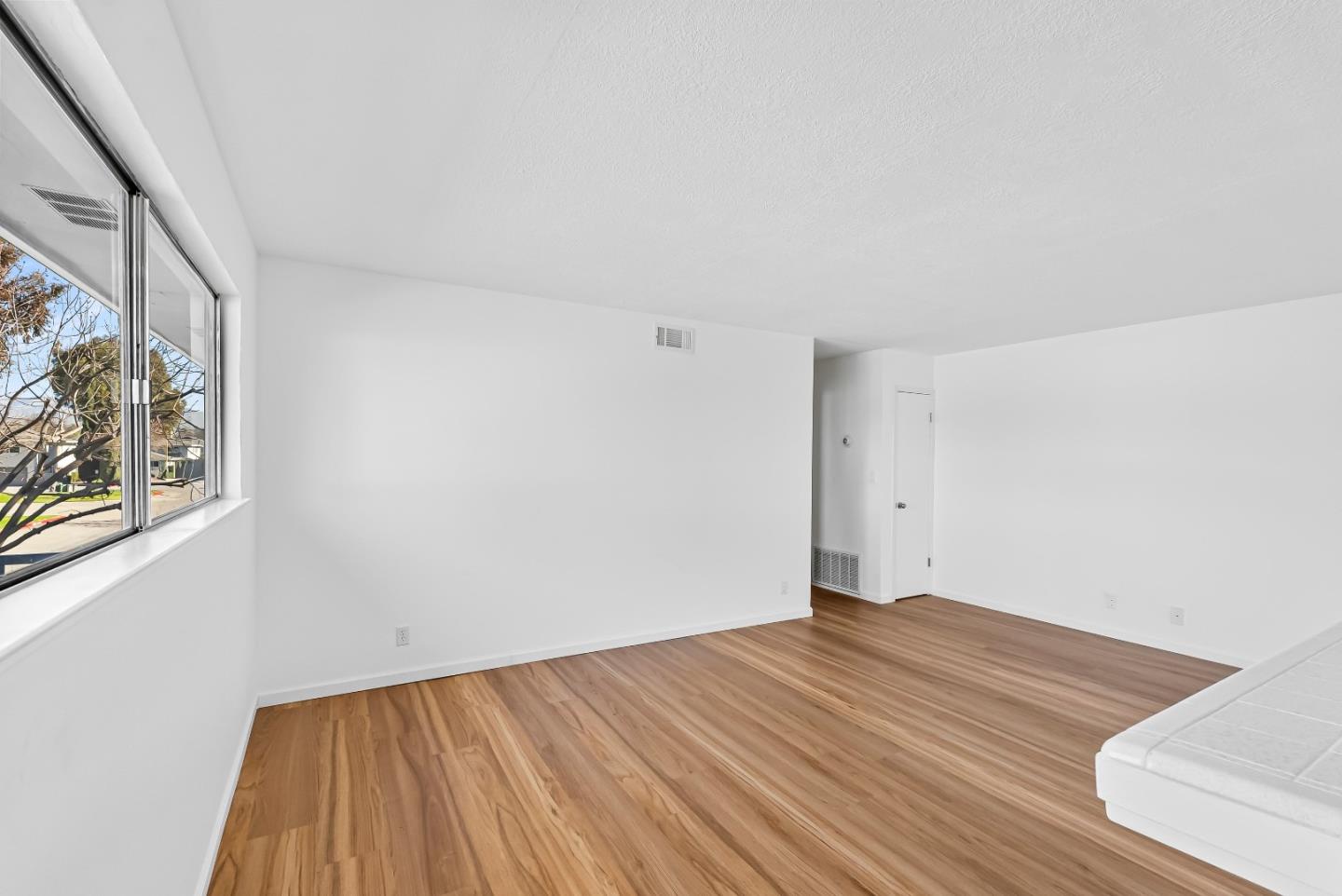 5577 Spinnaker Drive 4