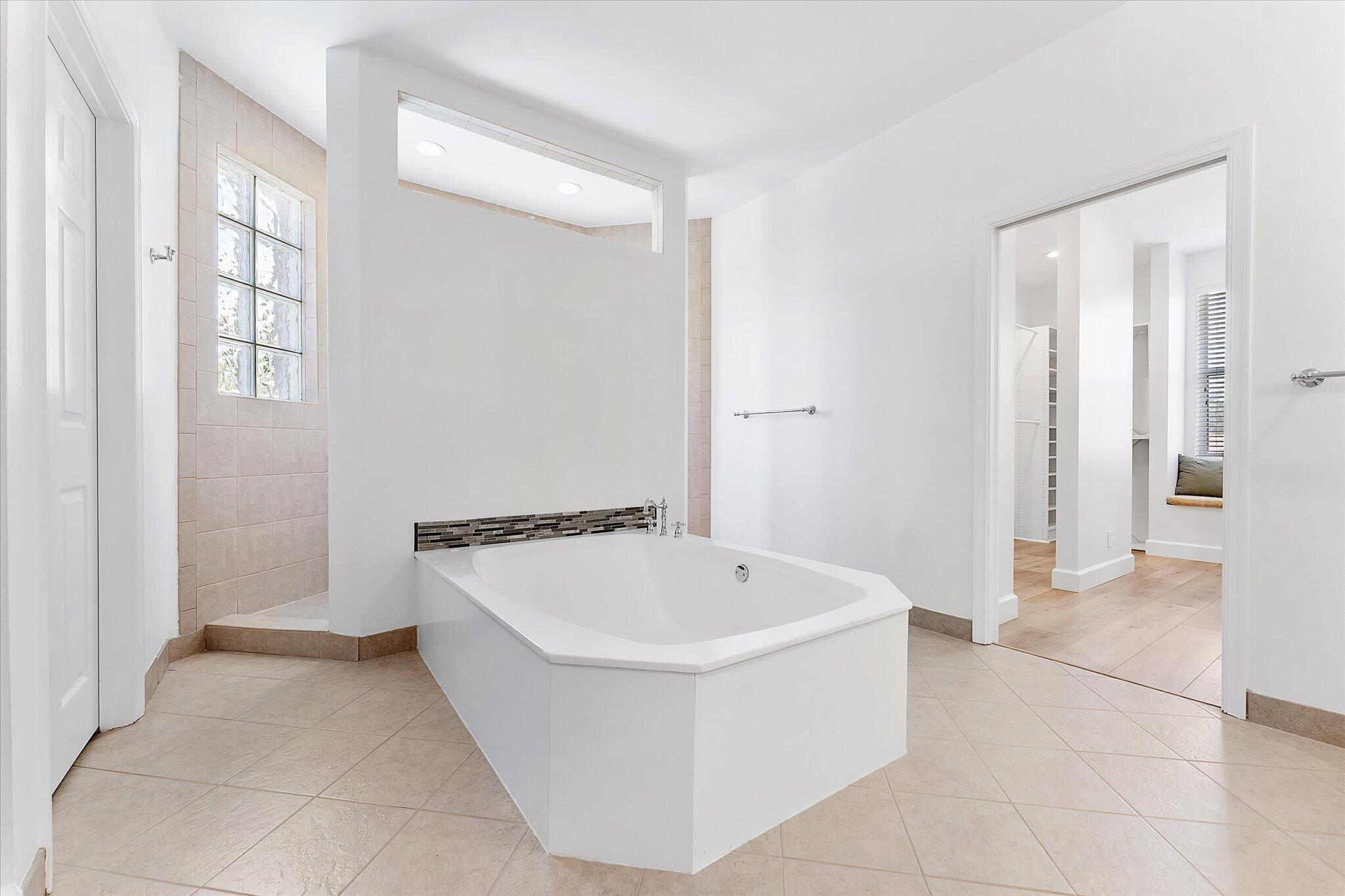 11525 NW 49th Court