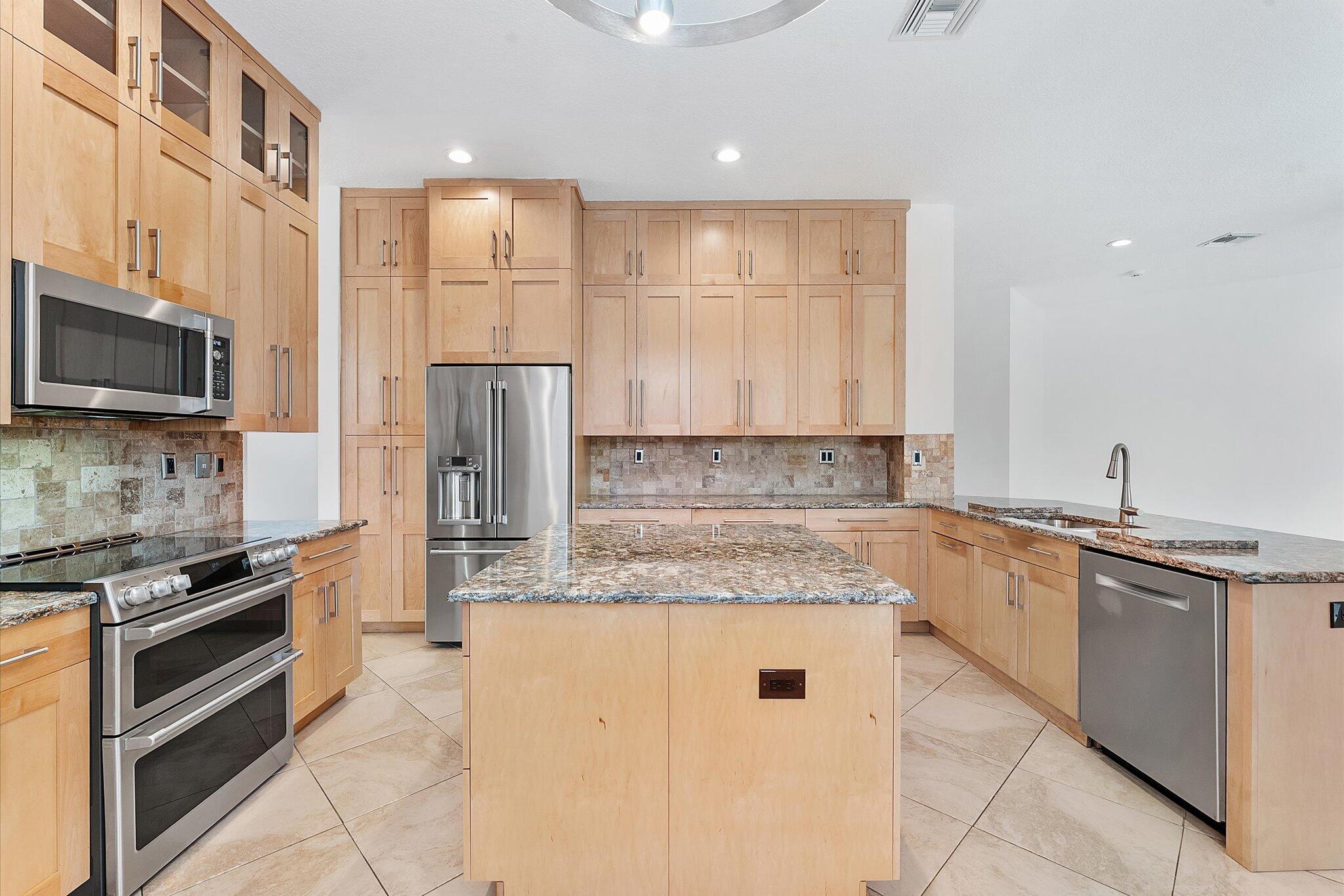 11525 NW 49th Court