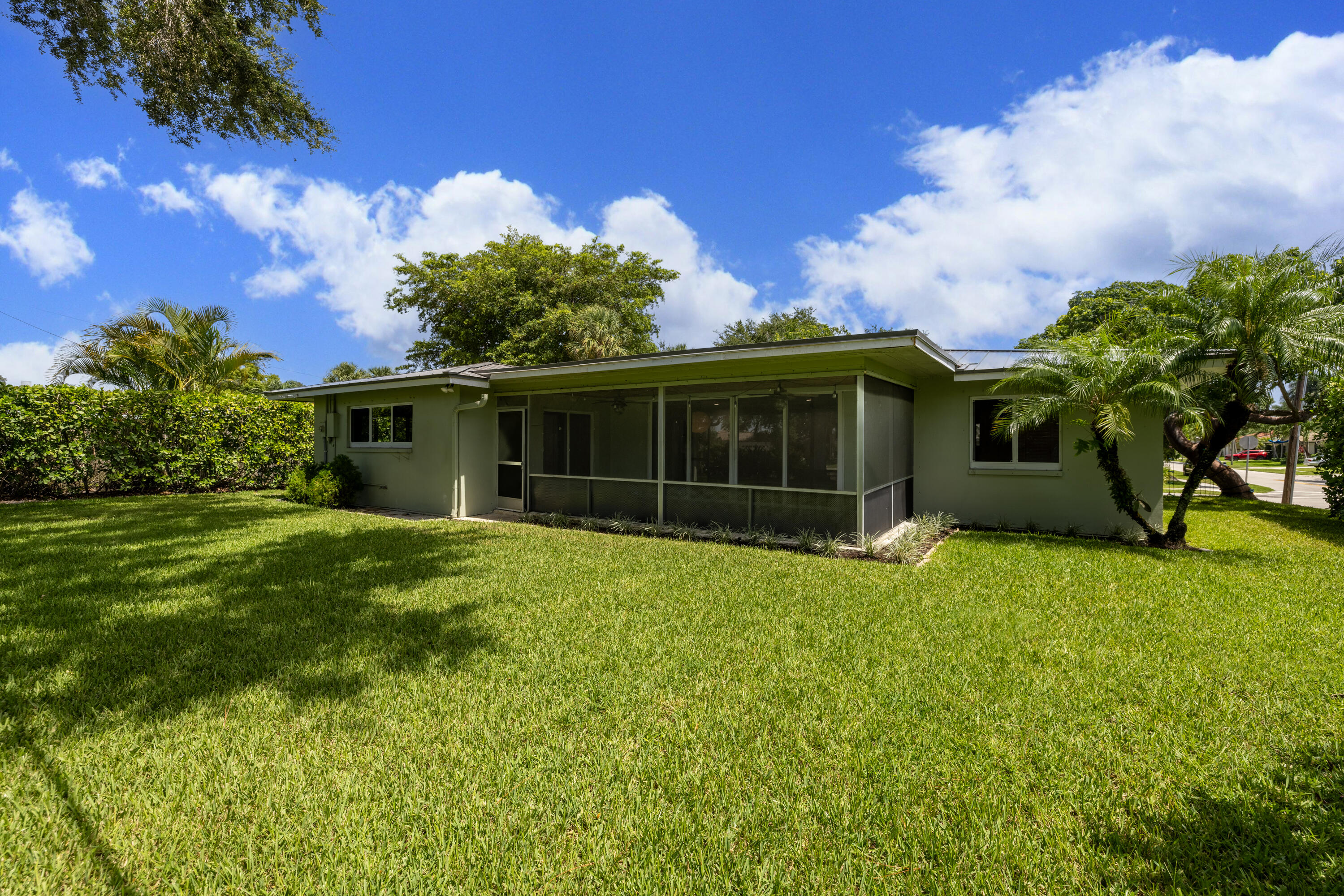 1002 SW 1st Street