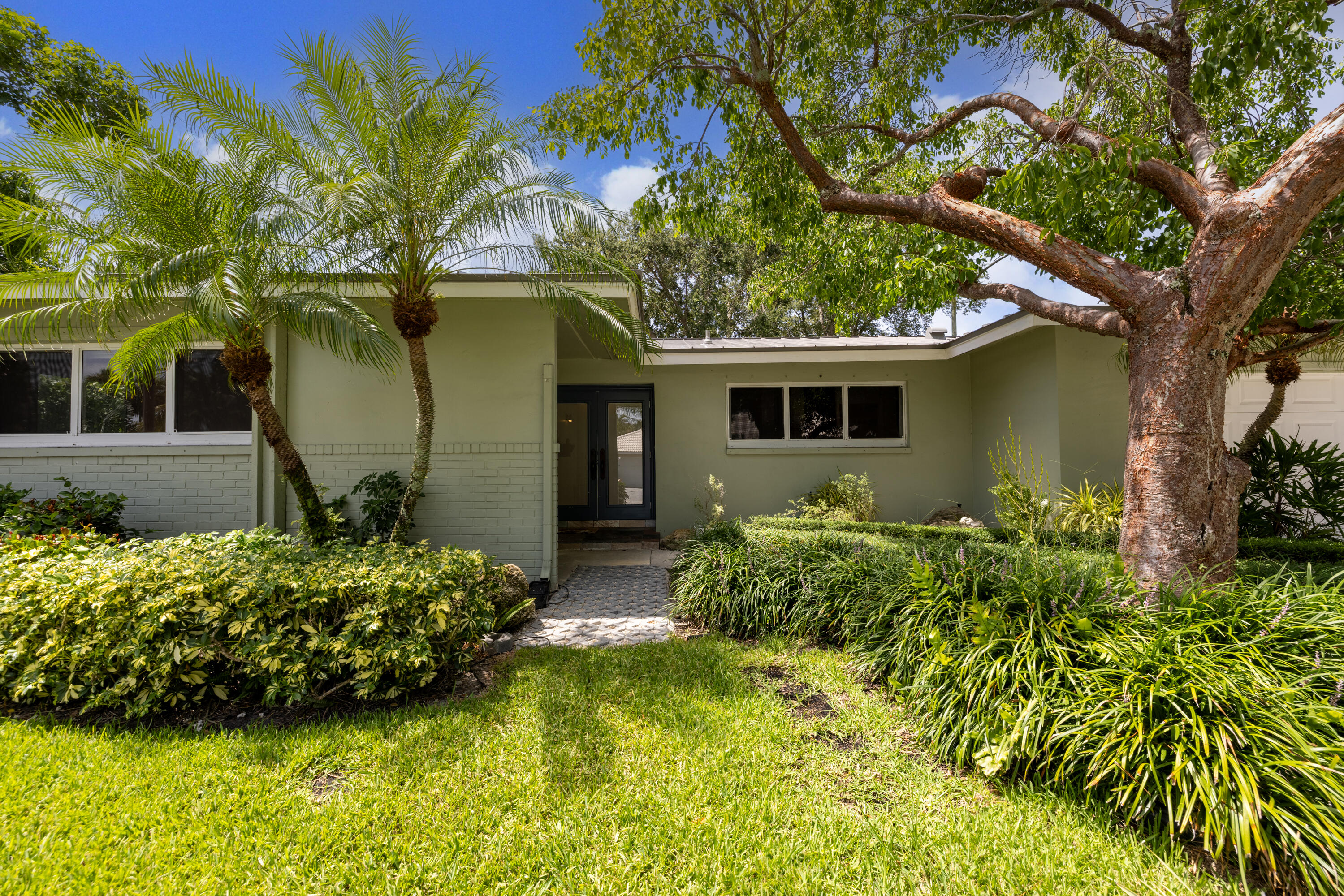 1002 SW 1st Street