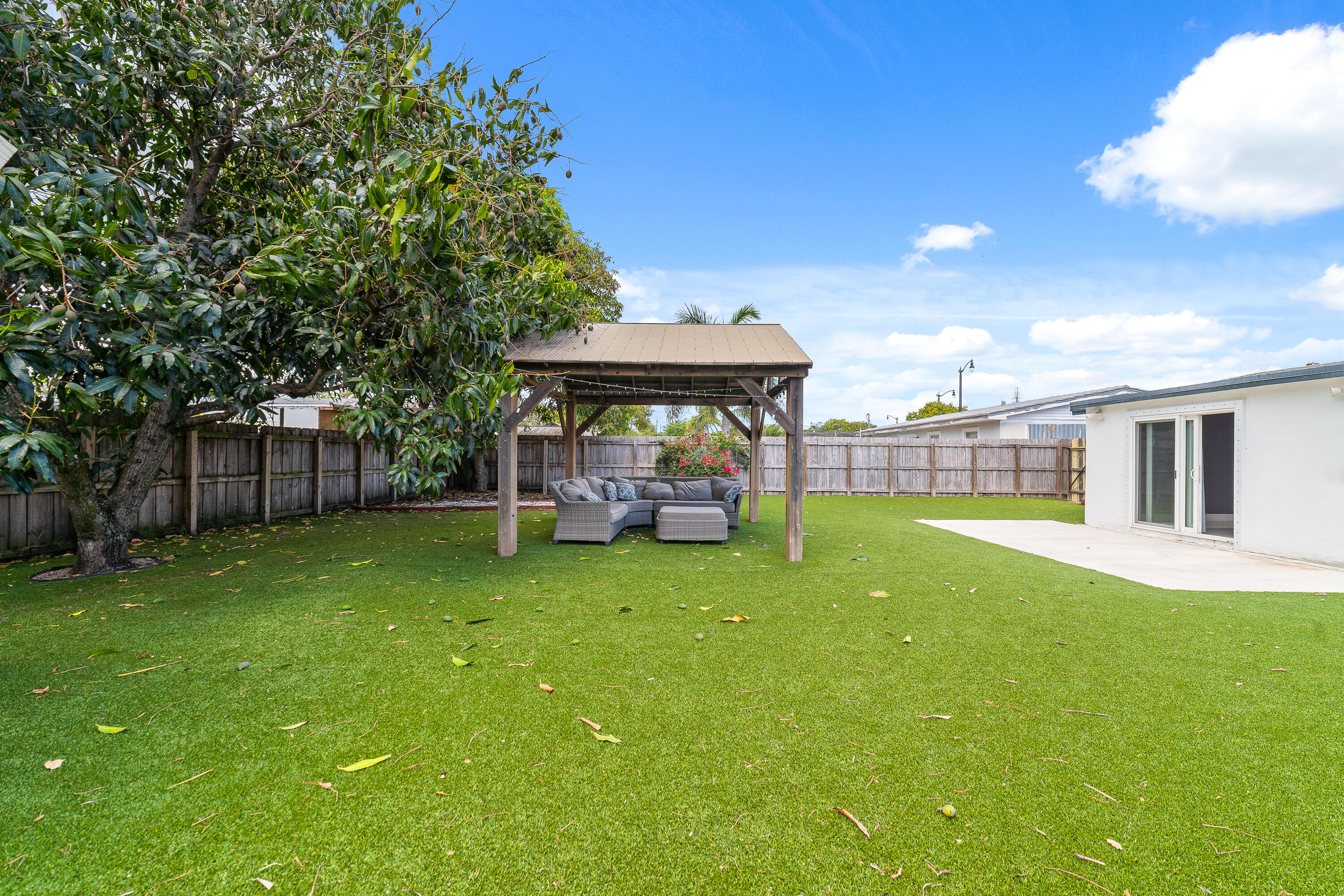1260 NE 42 Court