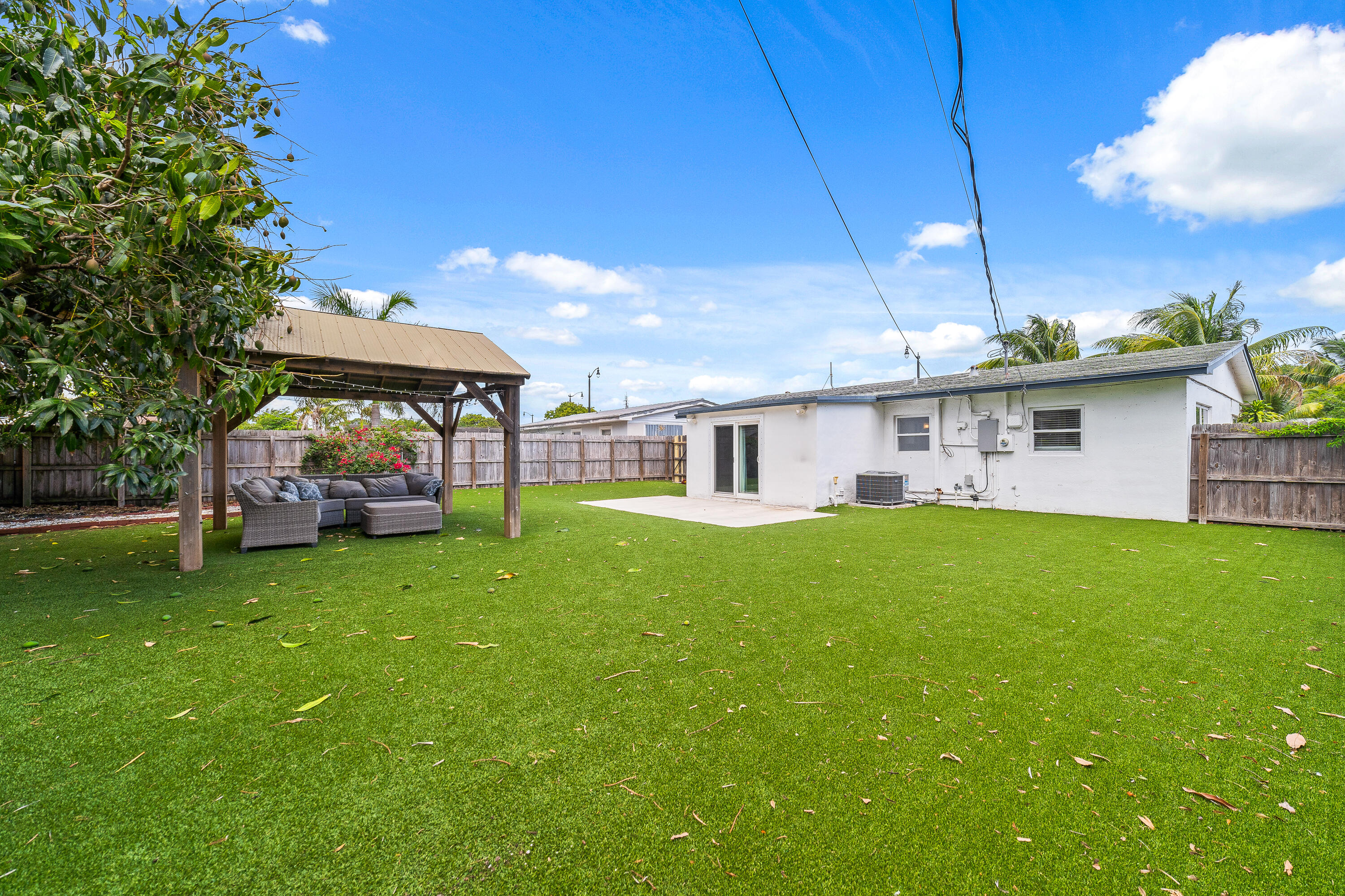 1260 NE 42 Court