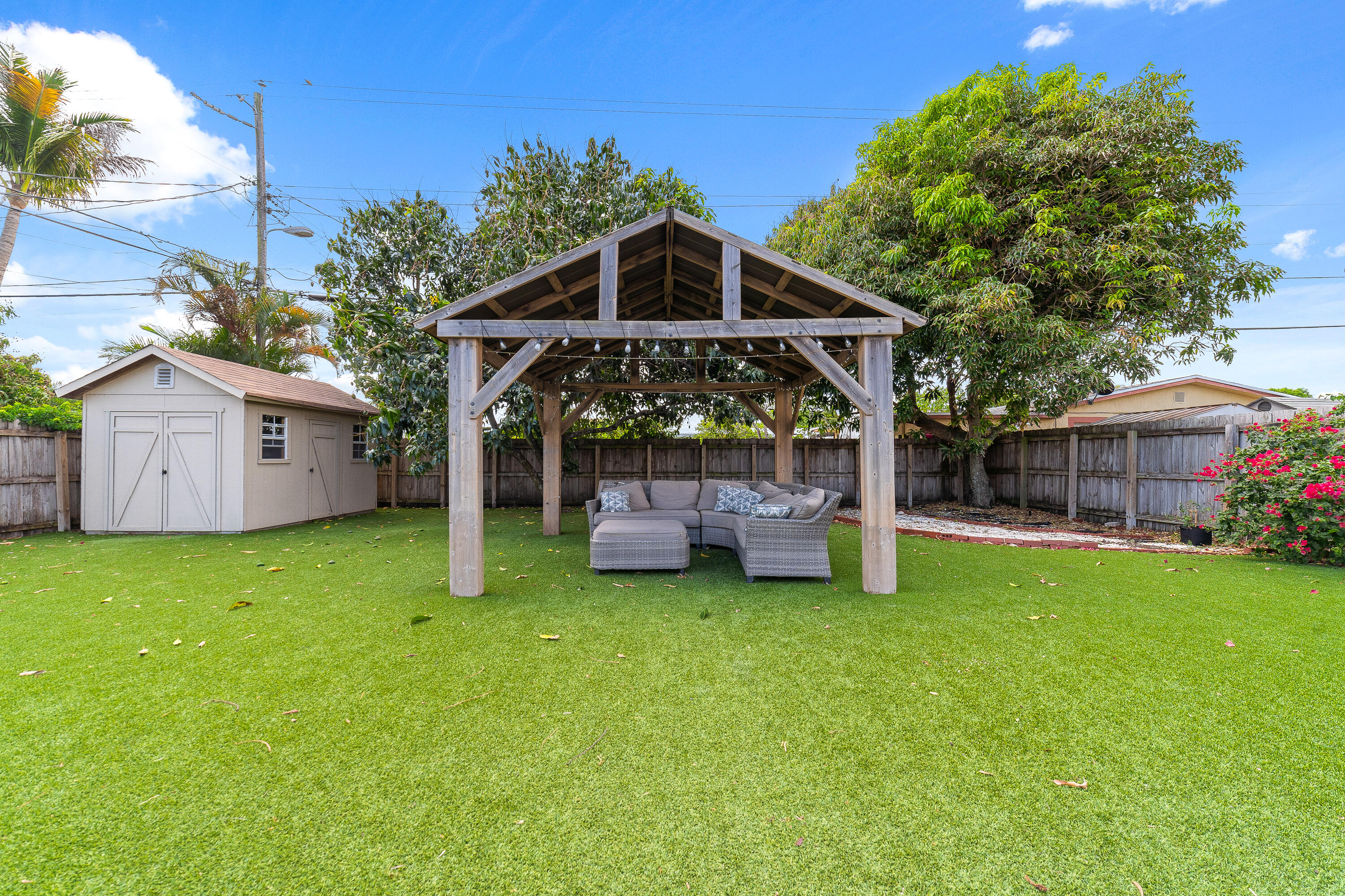 1260 NE 42 Court