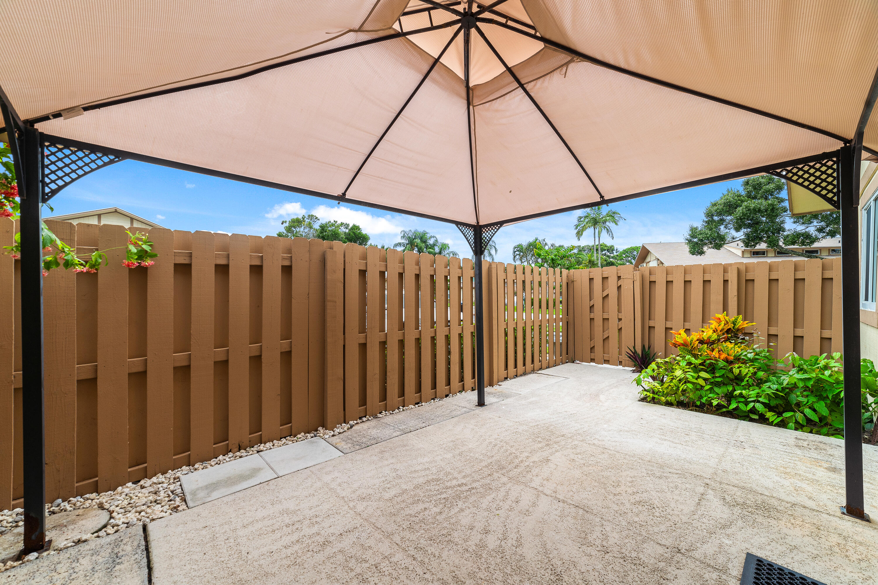 333 Maplecrest Circle