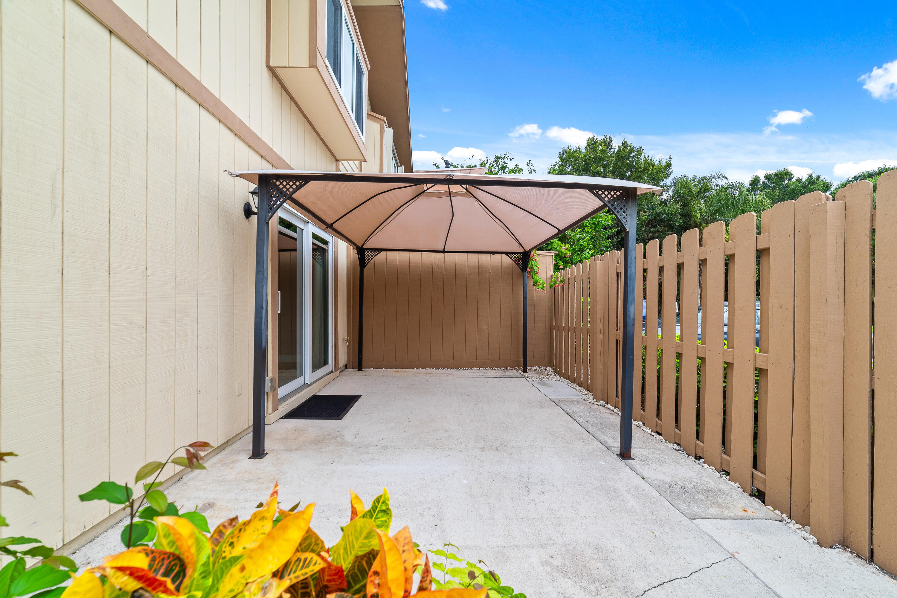333 Maplecrest Circle