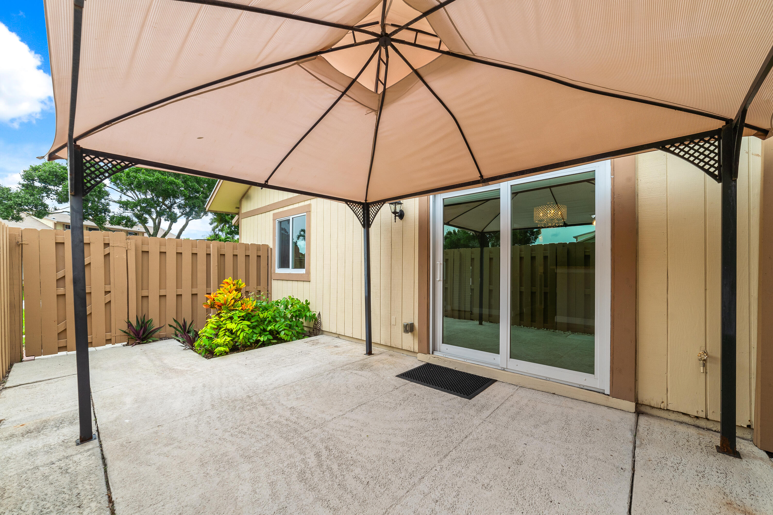 333 Maplecrest Circle