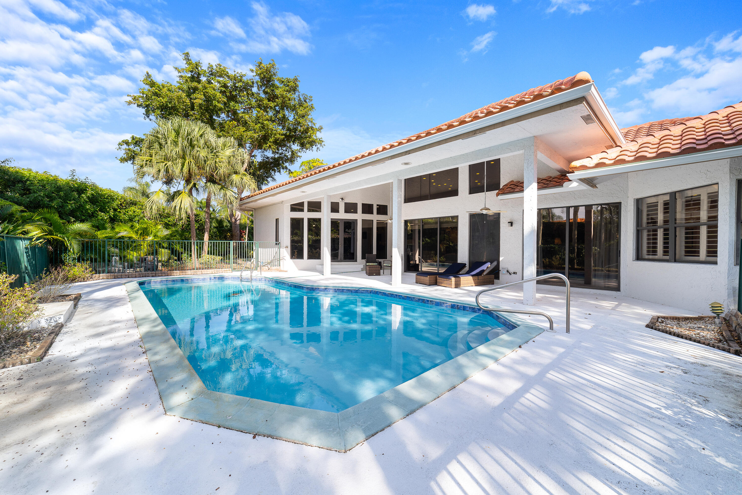 42 Northwoods Lane