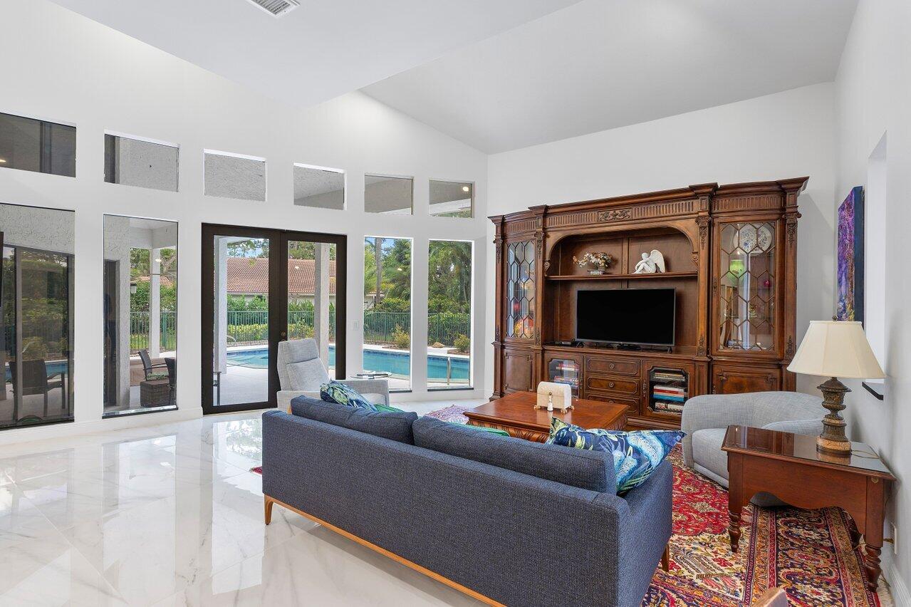 42 Northwoods Lane