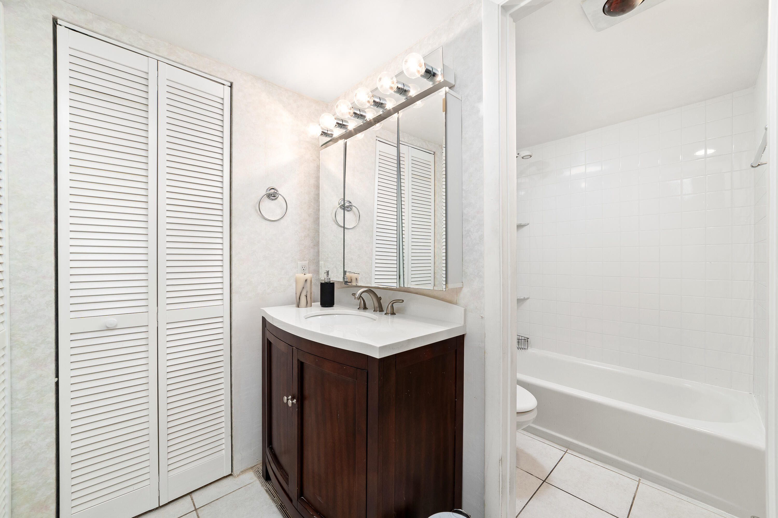 860 SE 6th Avenue 302