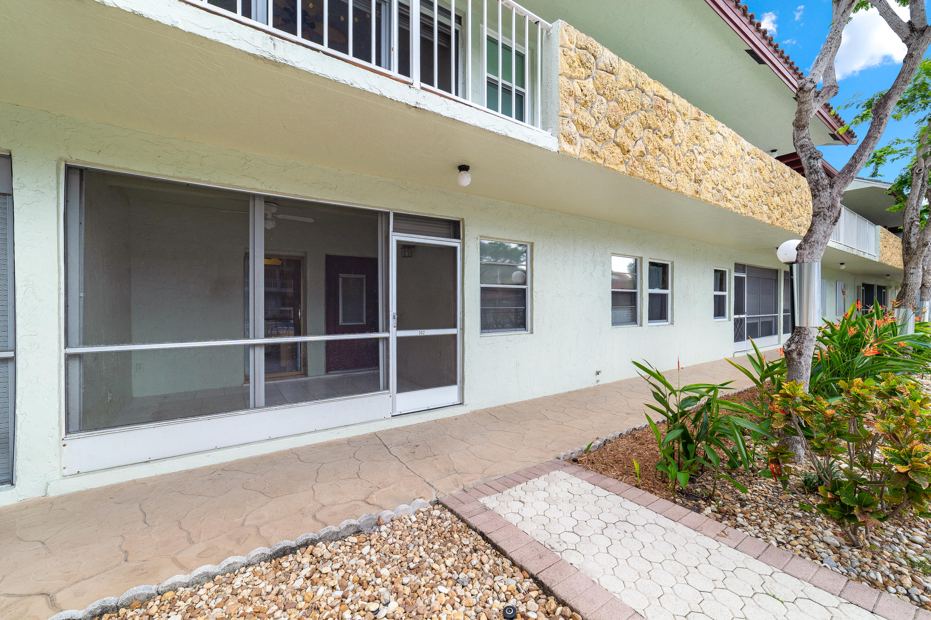 860 SE 6th Avenue 302