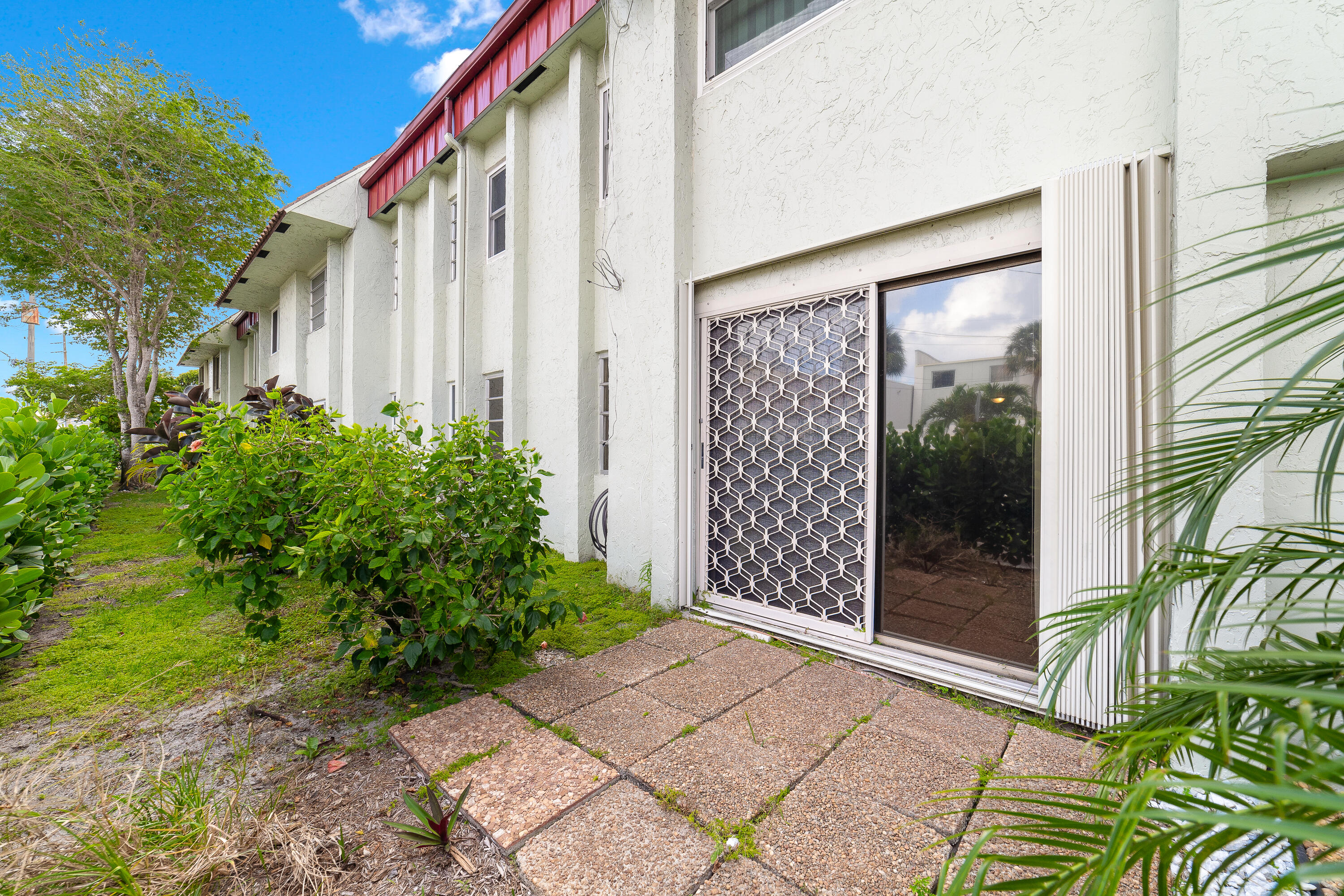 860 SE 6th Avenue 302