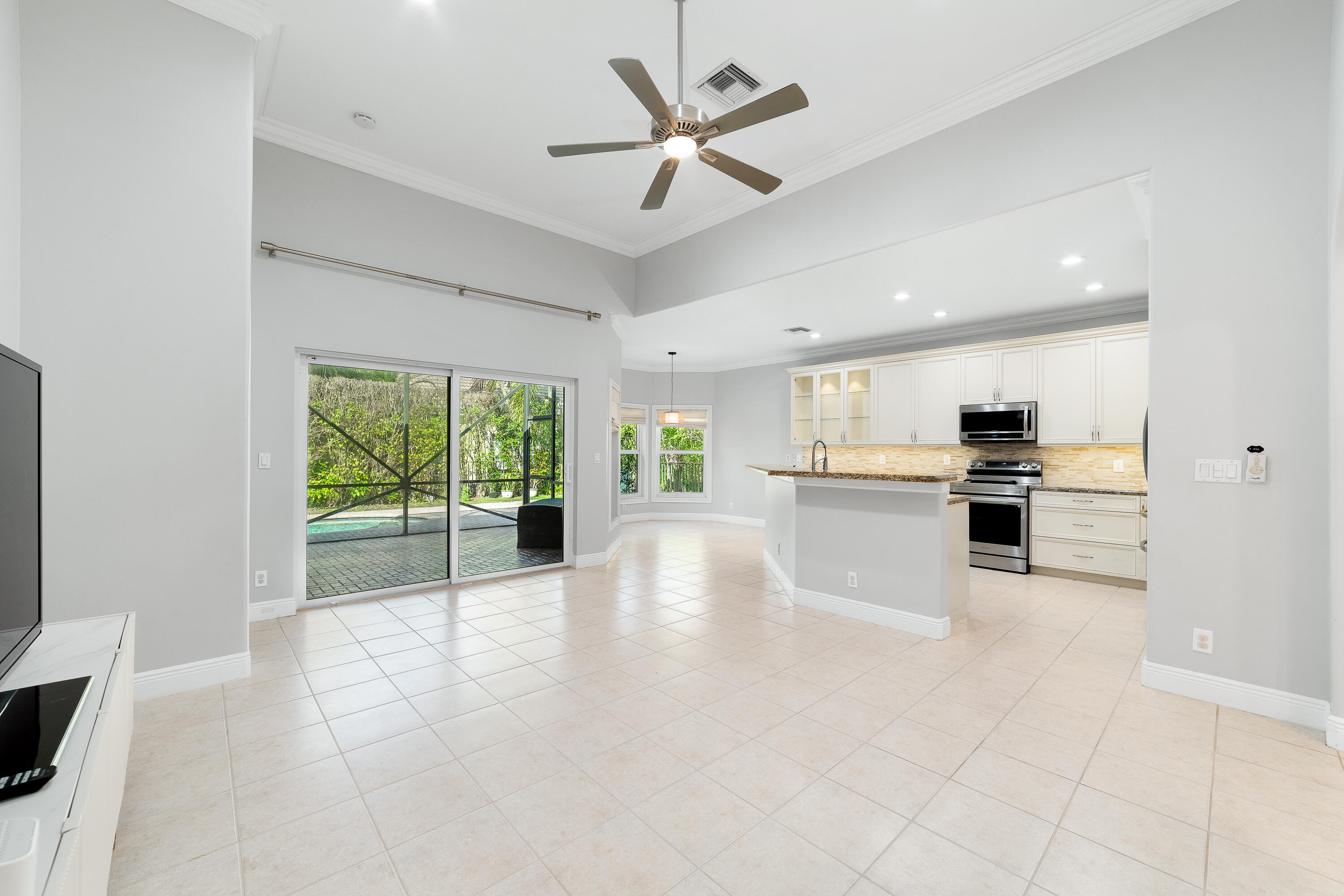 11319 NW 65th Manor