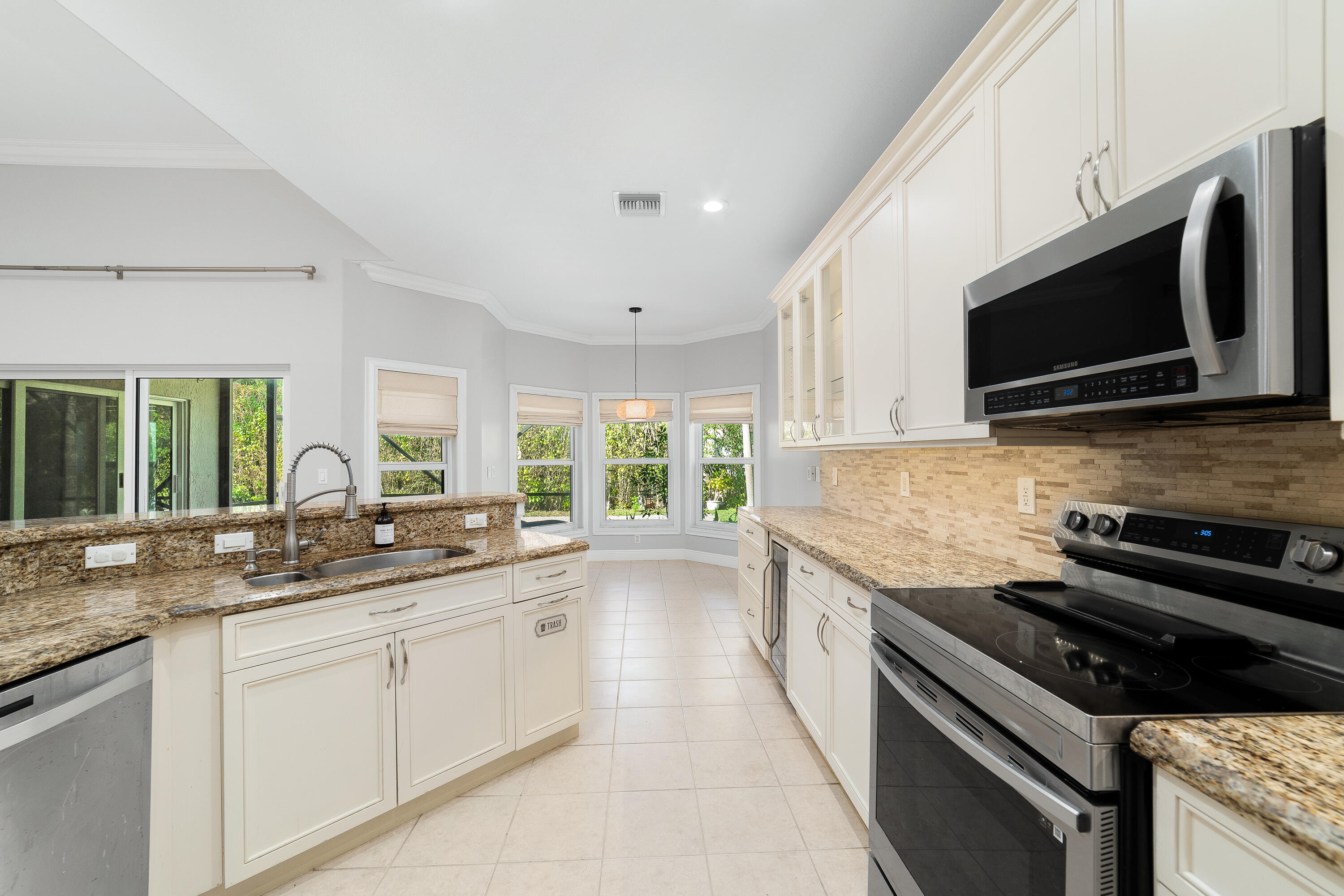 11319 NW 65th Manor