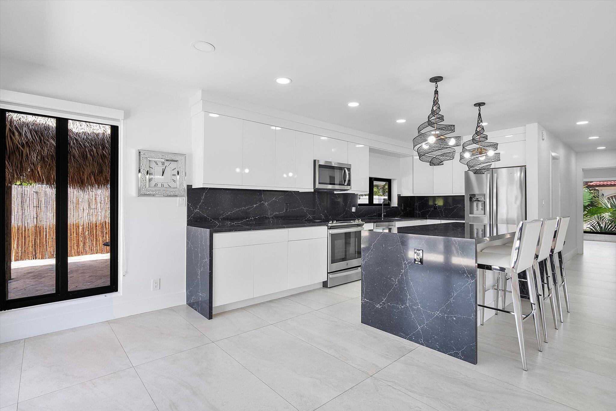 2800 NE 48th Street