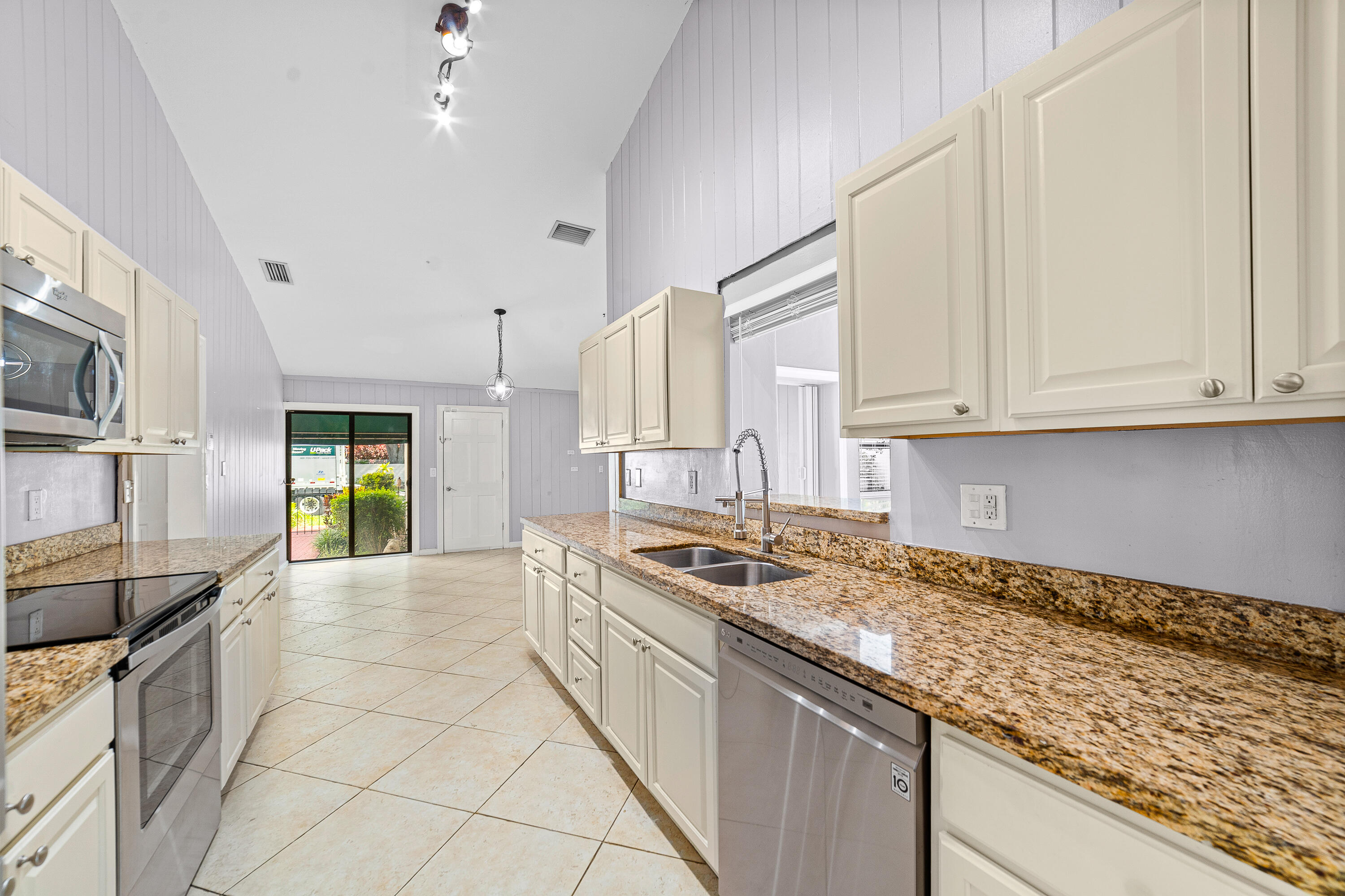 6200 Via Tierra Drive
