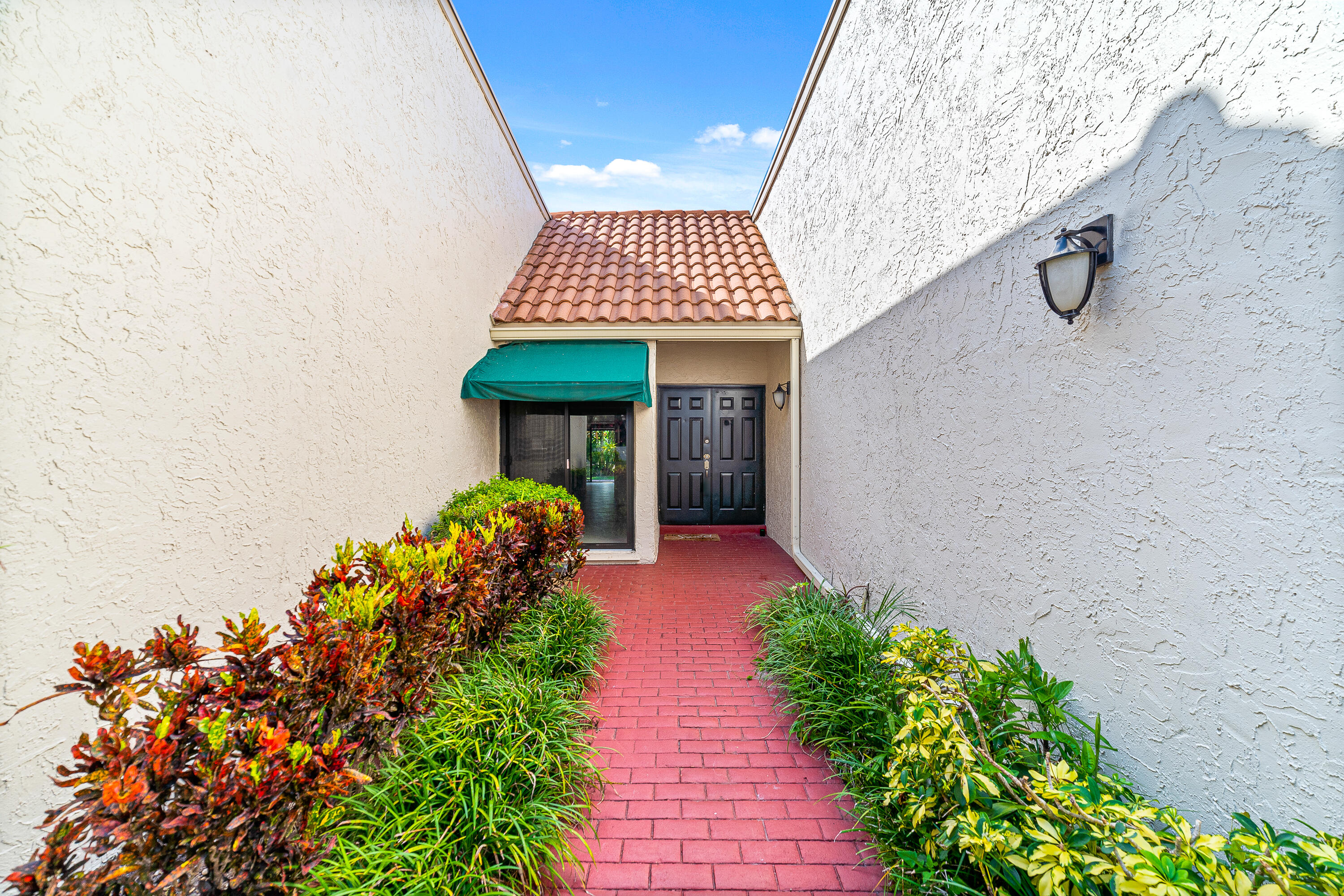 6200 Via Tierra Drive