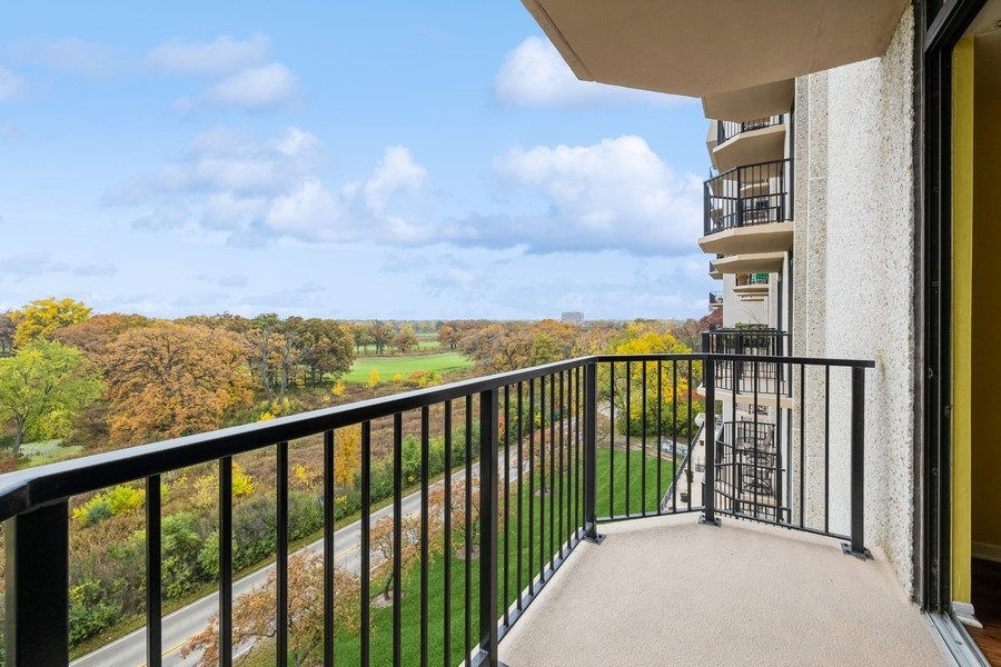 190 S Wood Dale Road Unit: 603