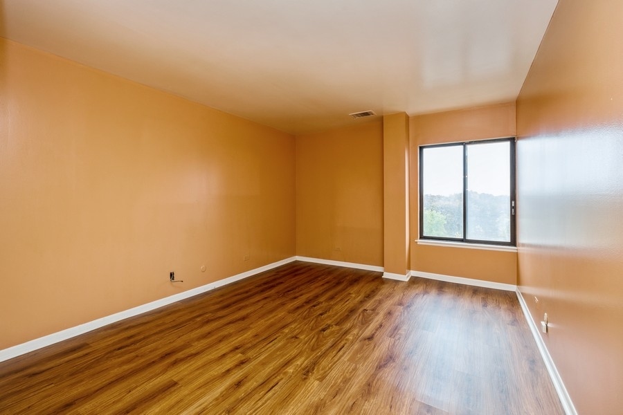 190 S Wood Dale Road Unit: 603