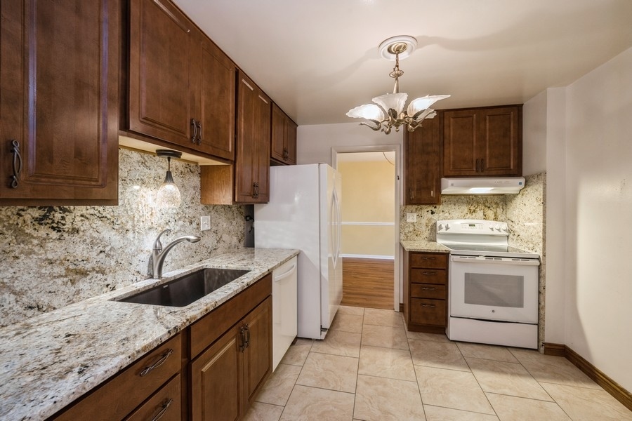 190 S Wood Dale Road Unit: 603