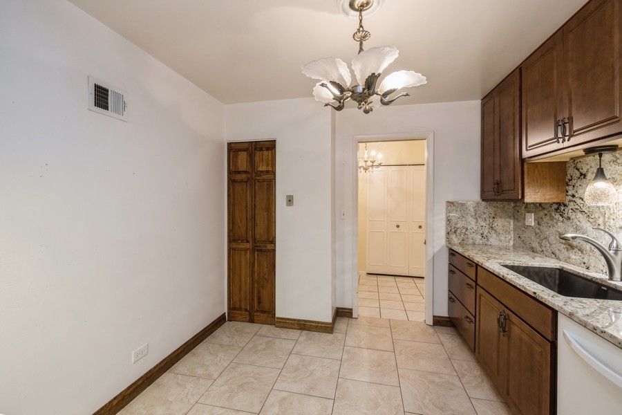 190 S Wood Dale Road Unit: 603