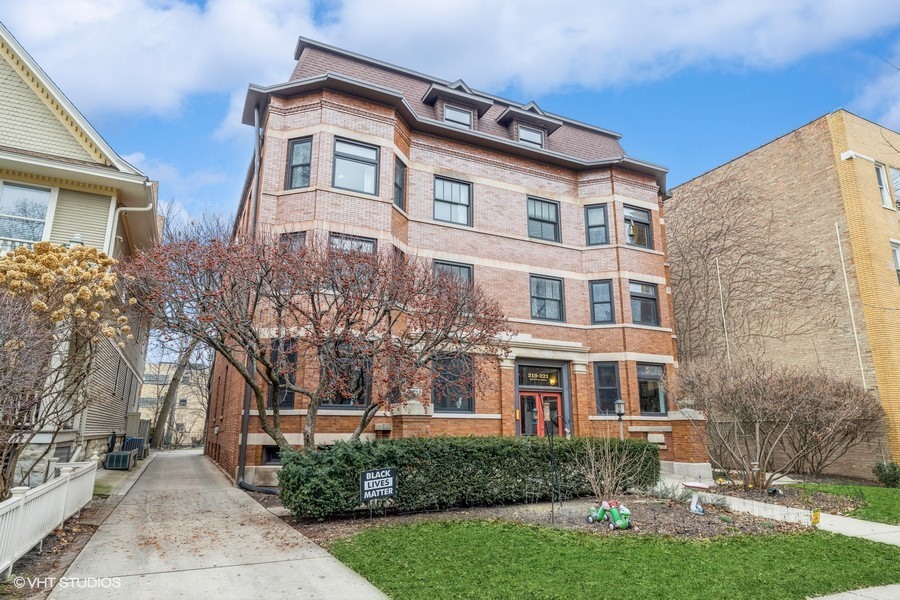 219 N Grove Avenue Unit: 3S