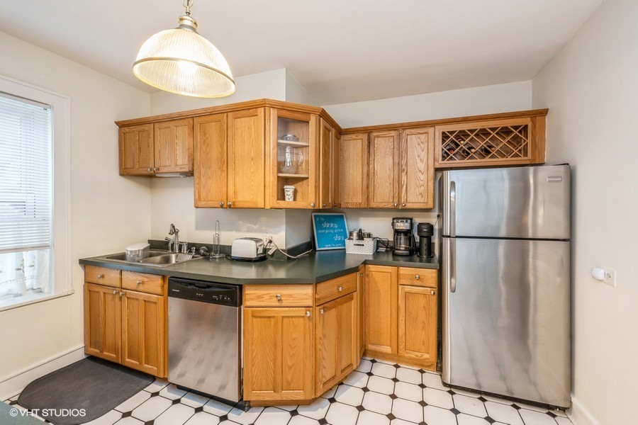 219 N Grove Avenue Unit: 3S