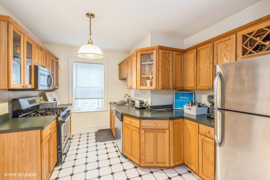 219 N Grove Avenue Unit: 3S