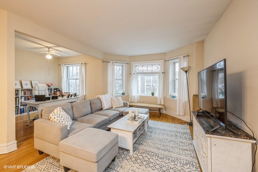 219 N Grove Avenue Unit: 3S