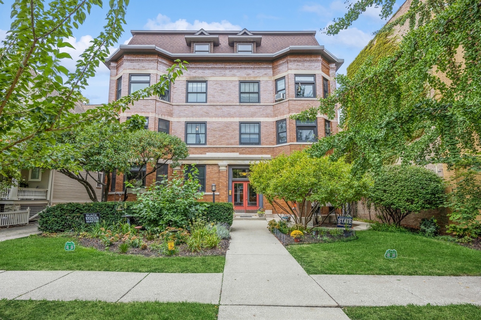 221 N Grove Avenue Unit: 3N
