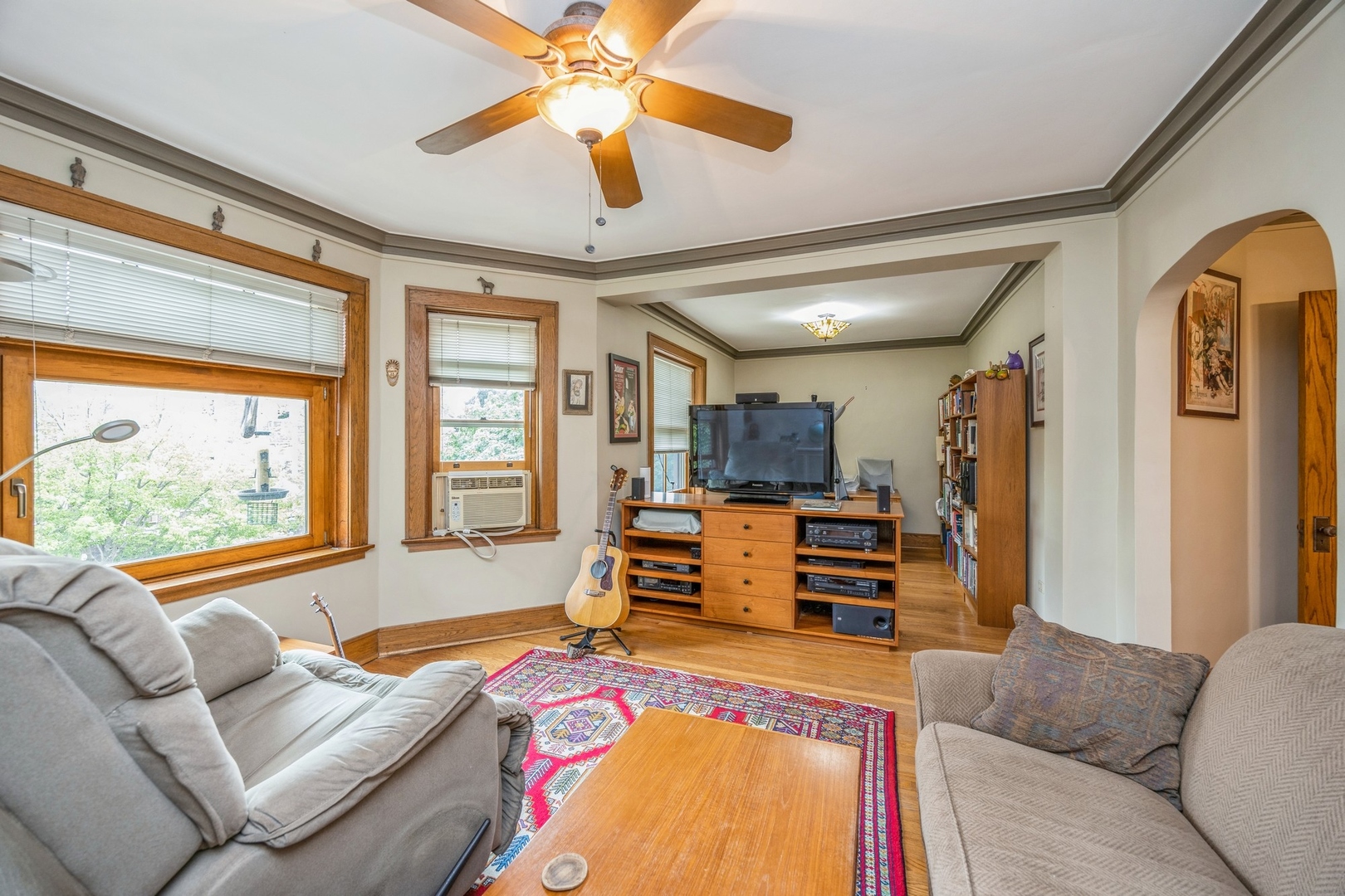 221 N Grove Avenue Unit: 3N