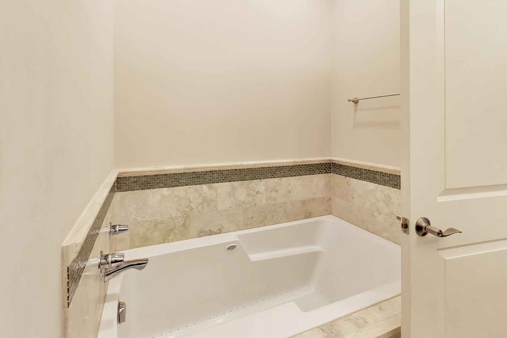2842 N Racine Avenue Unit: 2