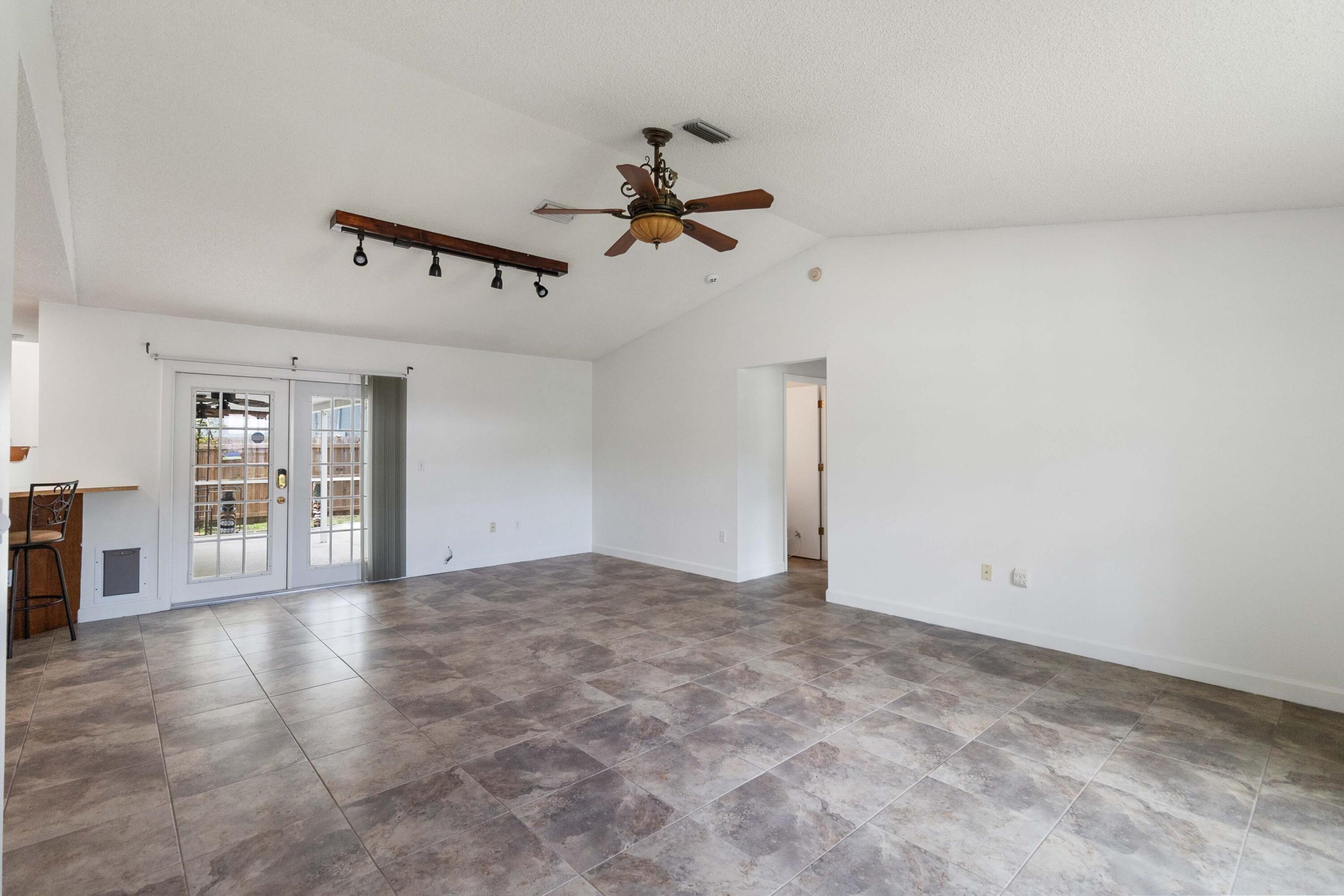 538 Boxthorn Avenue NW