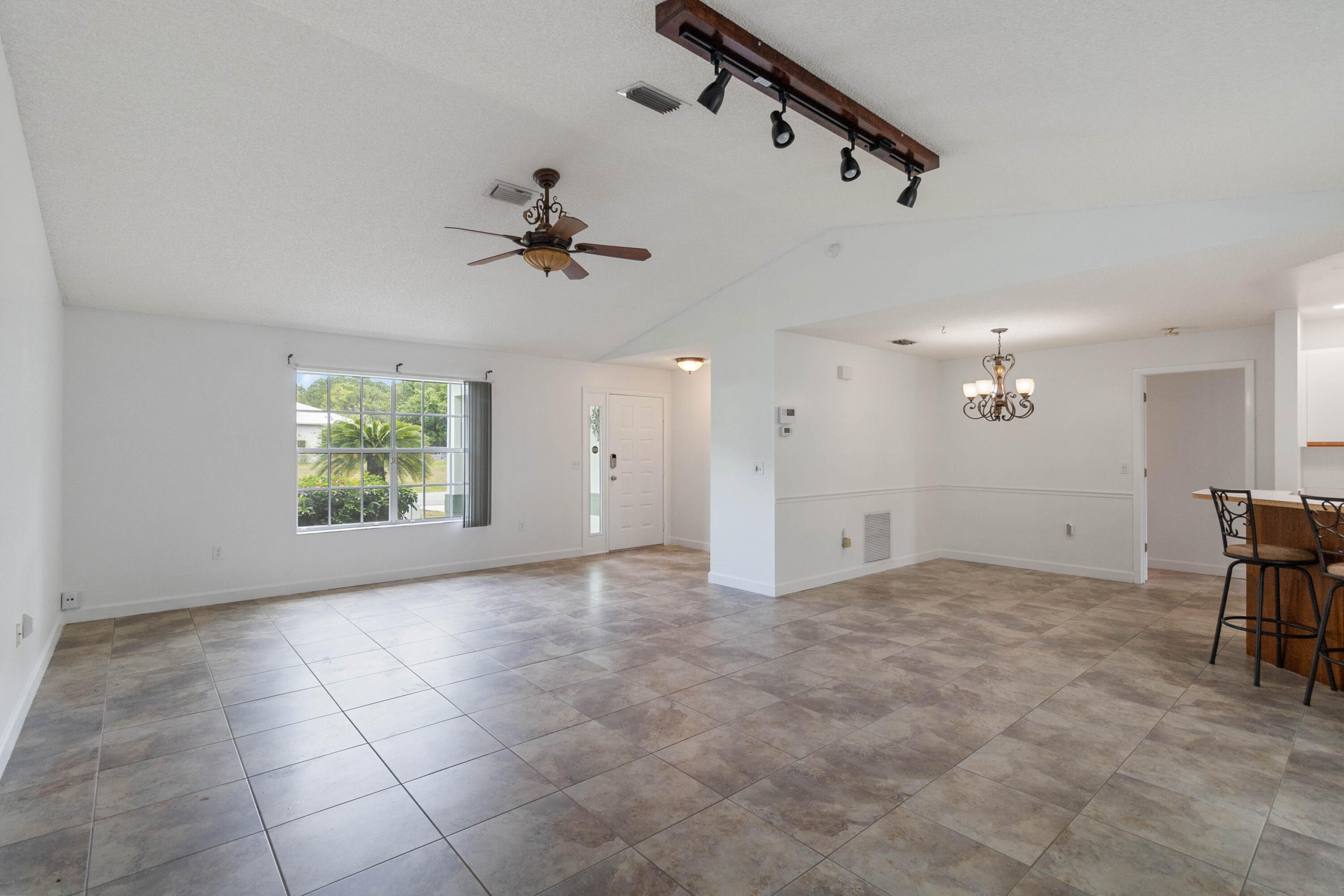 538 Boxthorn Avenue NW