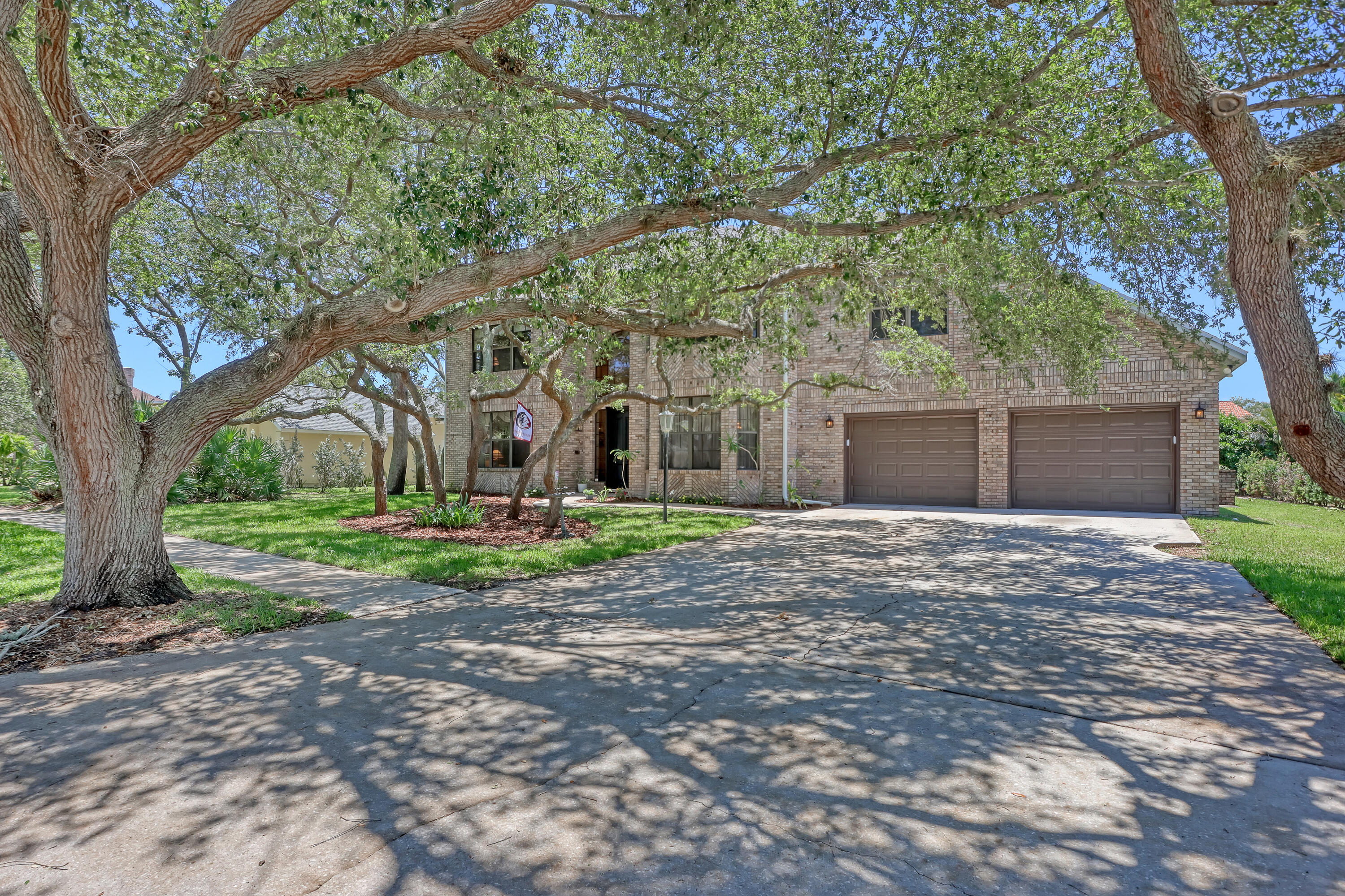 561 Nightingale Drive