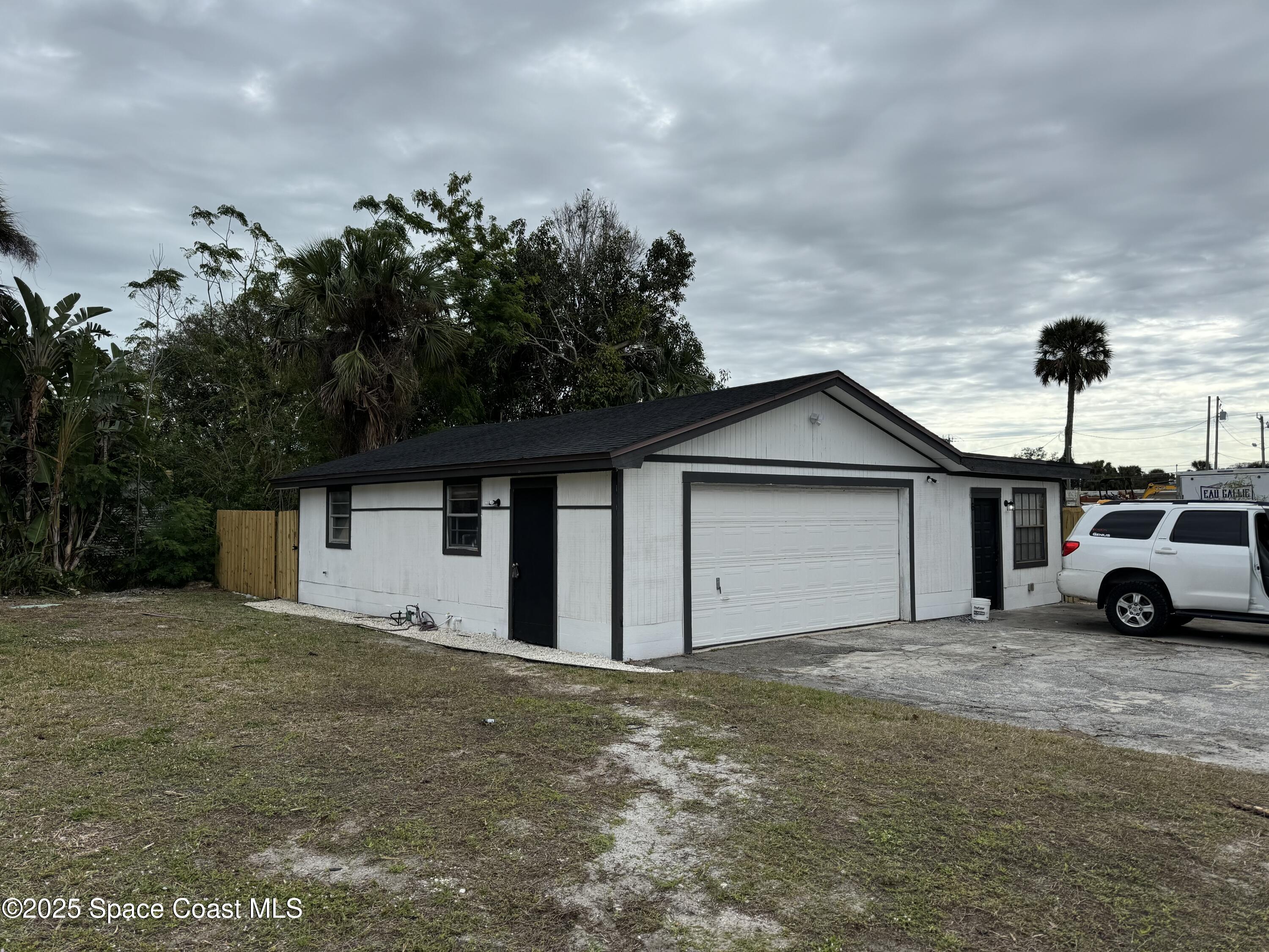 2005 Carlton Drive, 6