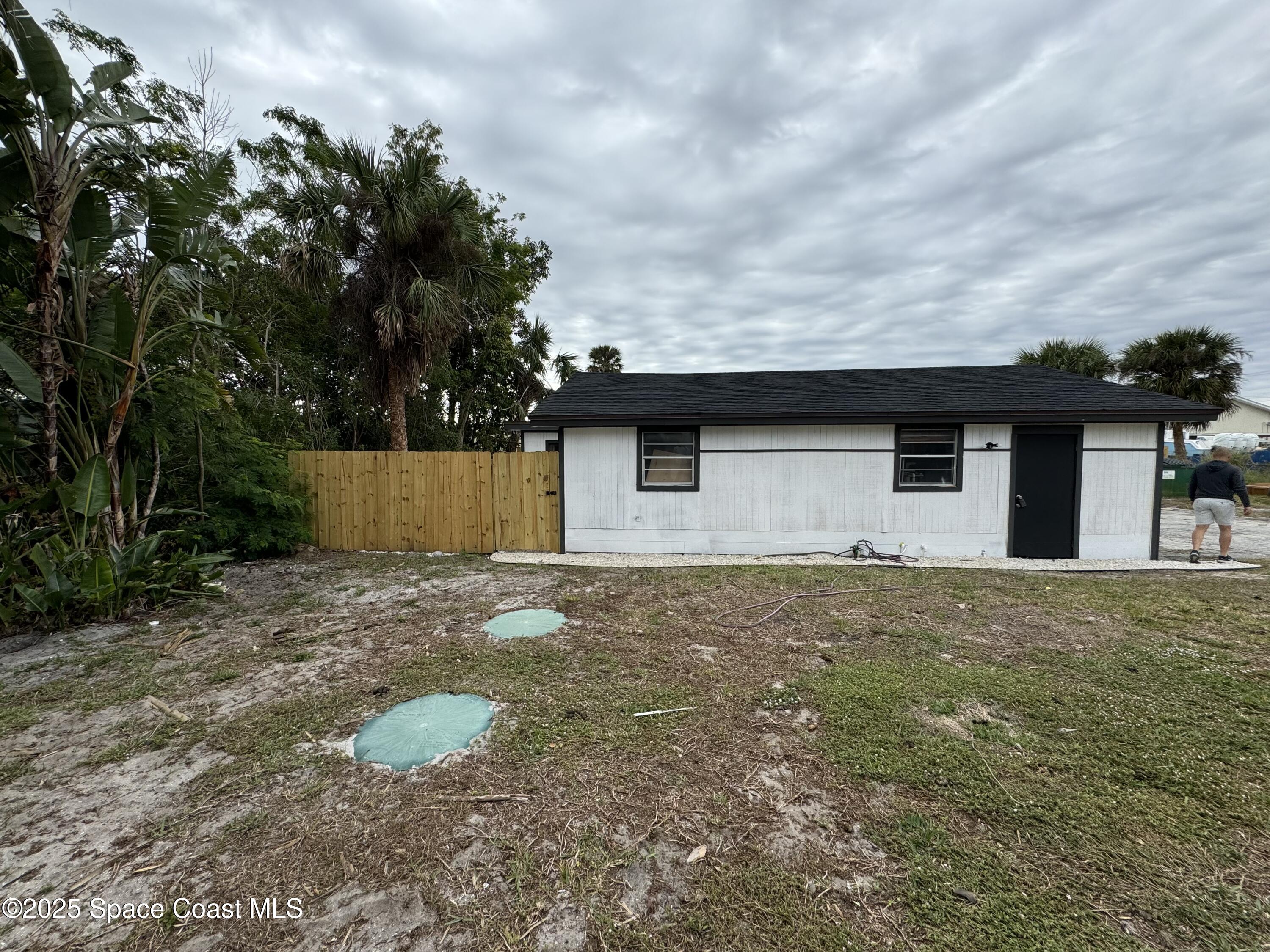 2005 Carlton Drive, 6