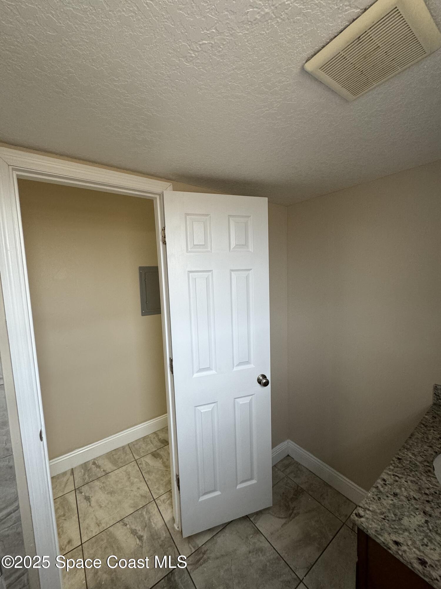 2005 Carlton Drive, 6
