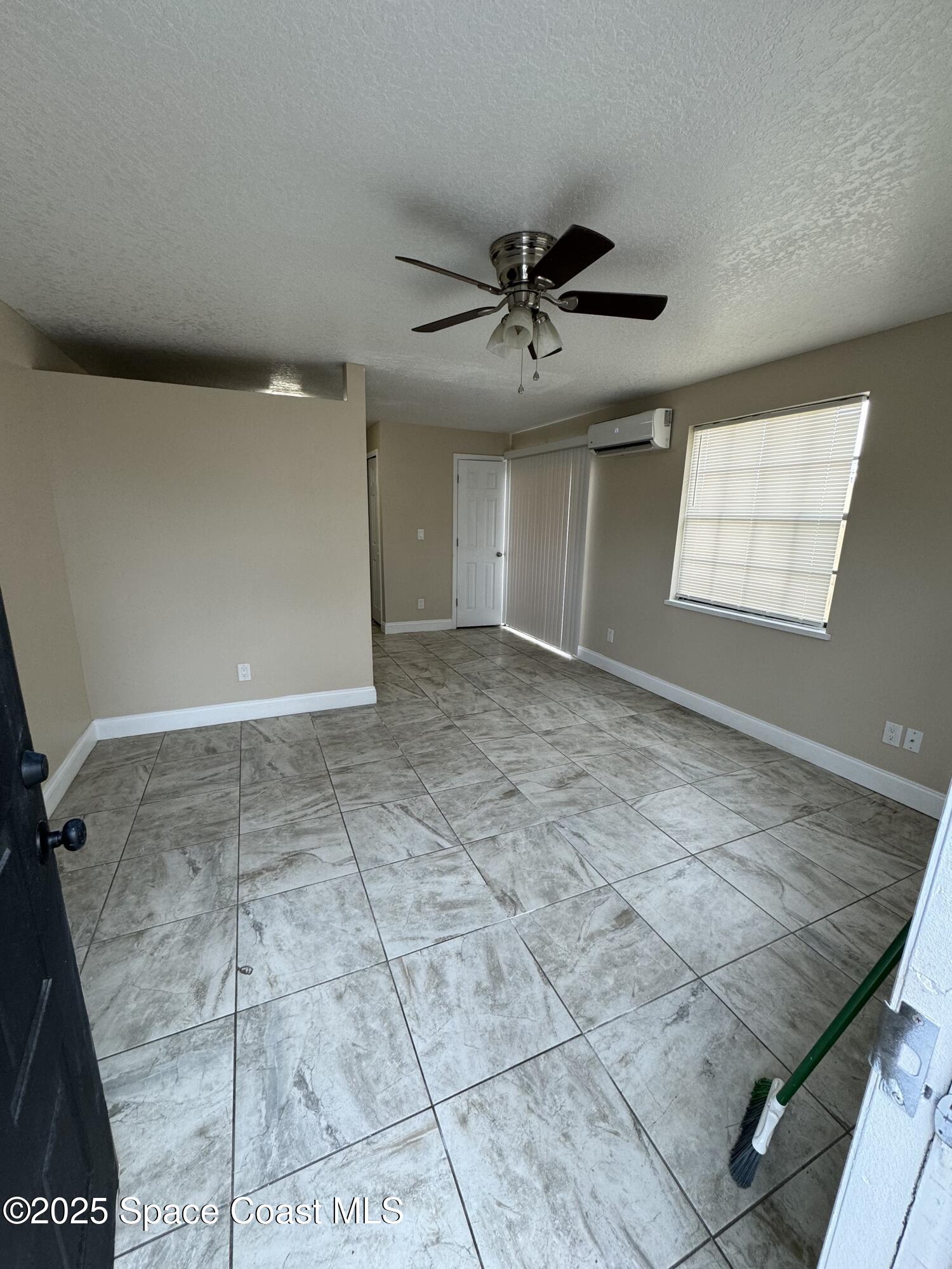 2005 Carlton Drive, 6