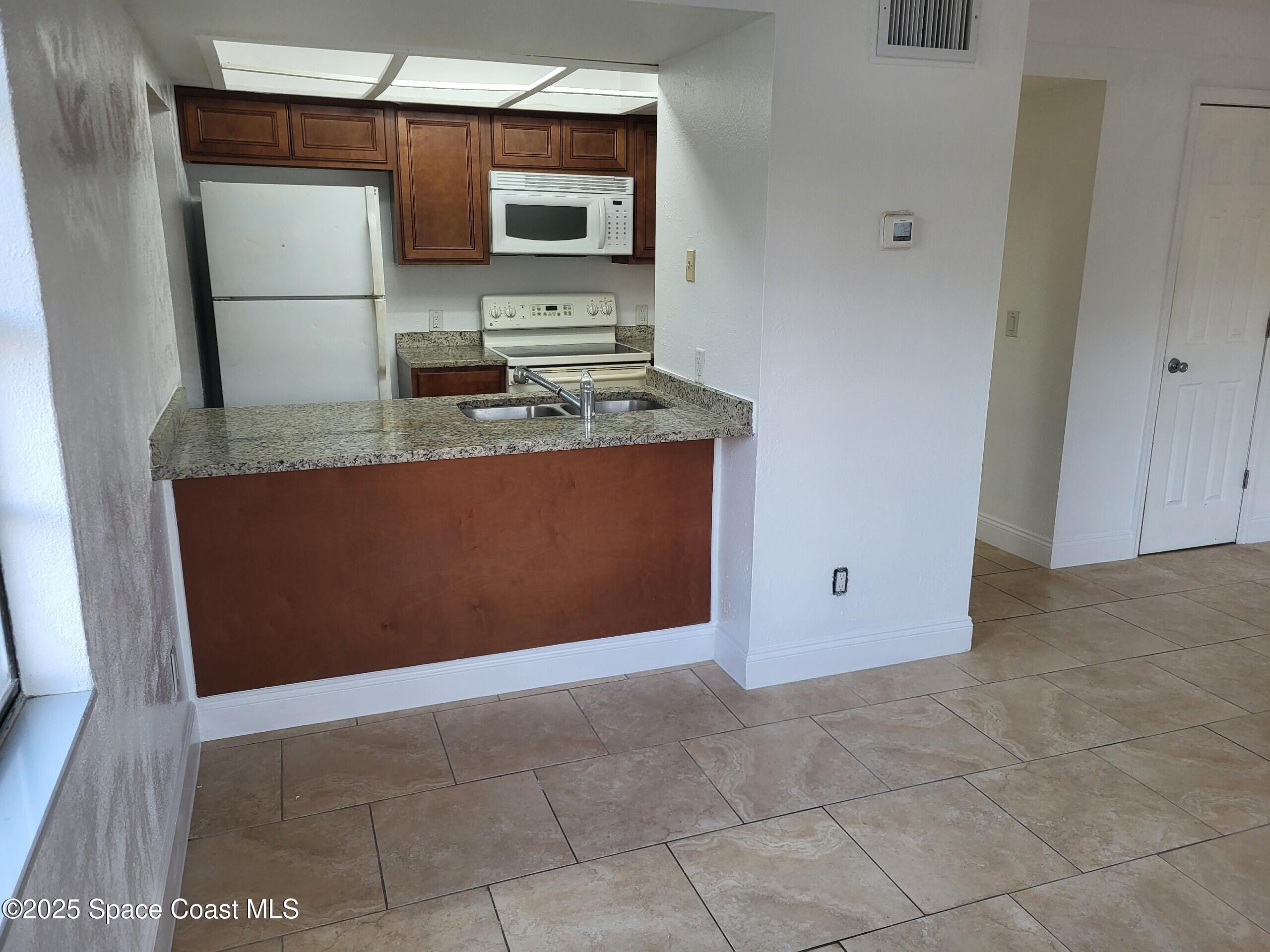 2005 Carlton Drive, 3