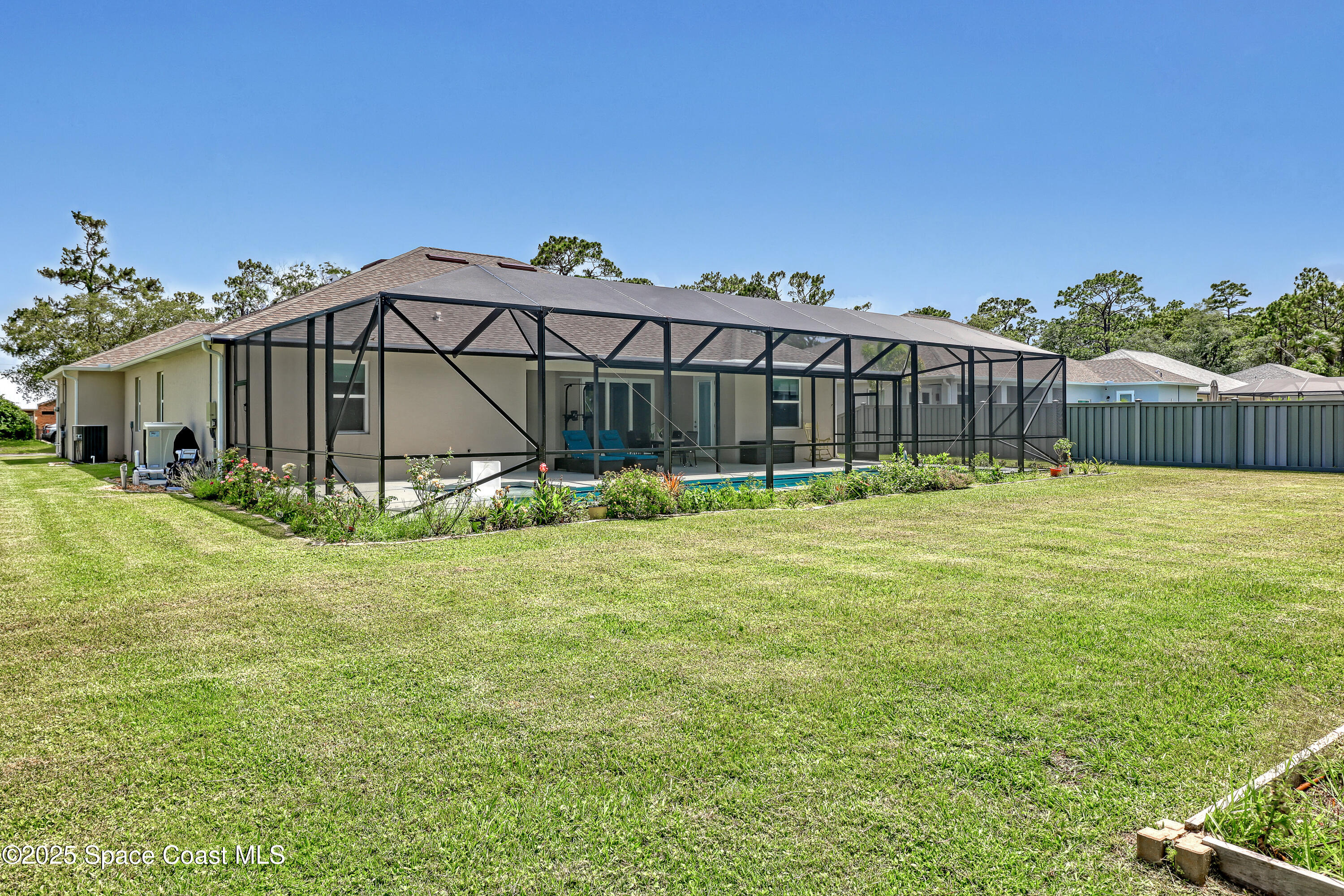 1841 Market Circle NE