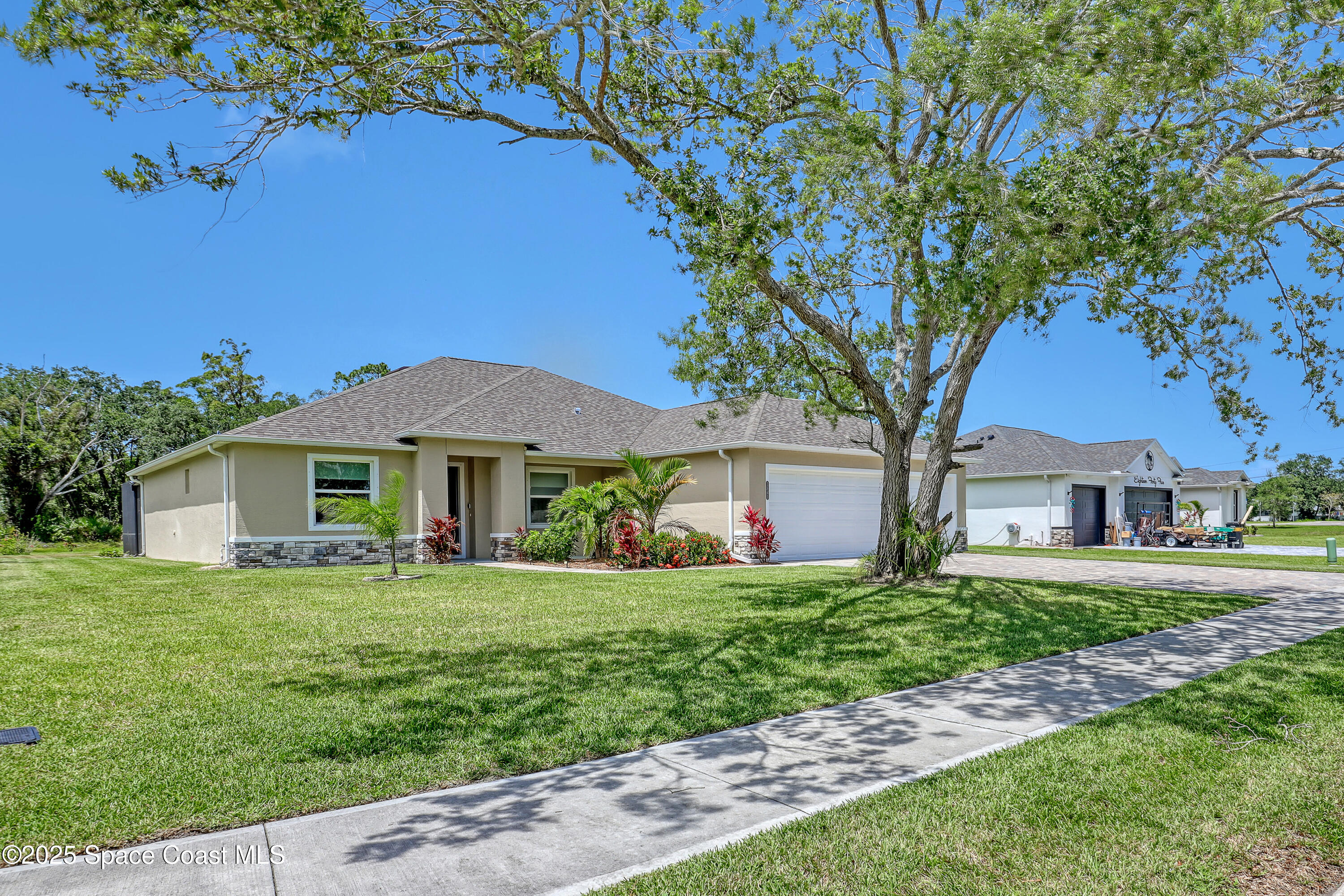 1841 Market Circle NE