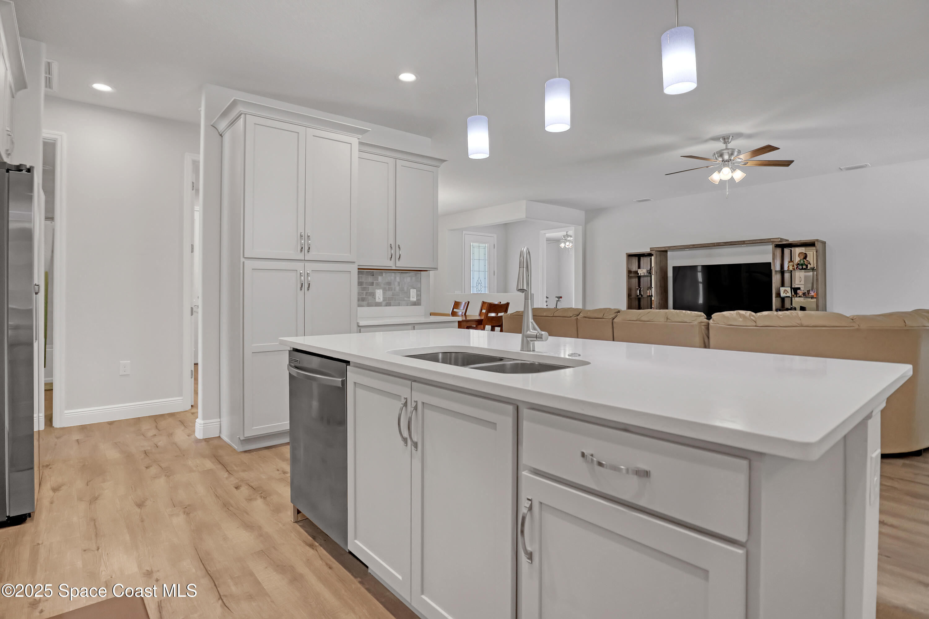 1841 Market Circle NE