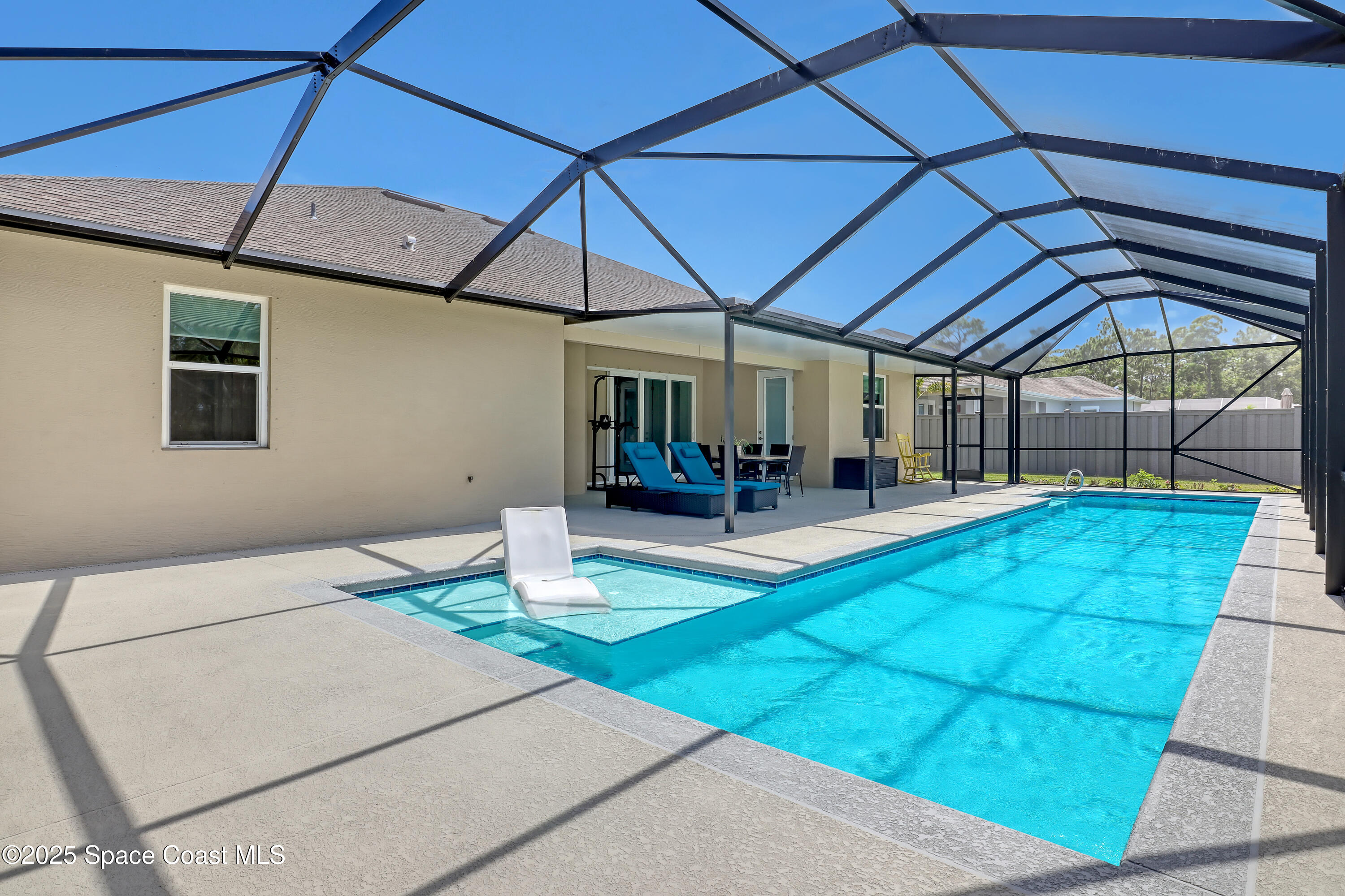 1841 Market Circle NE