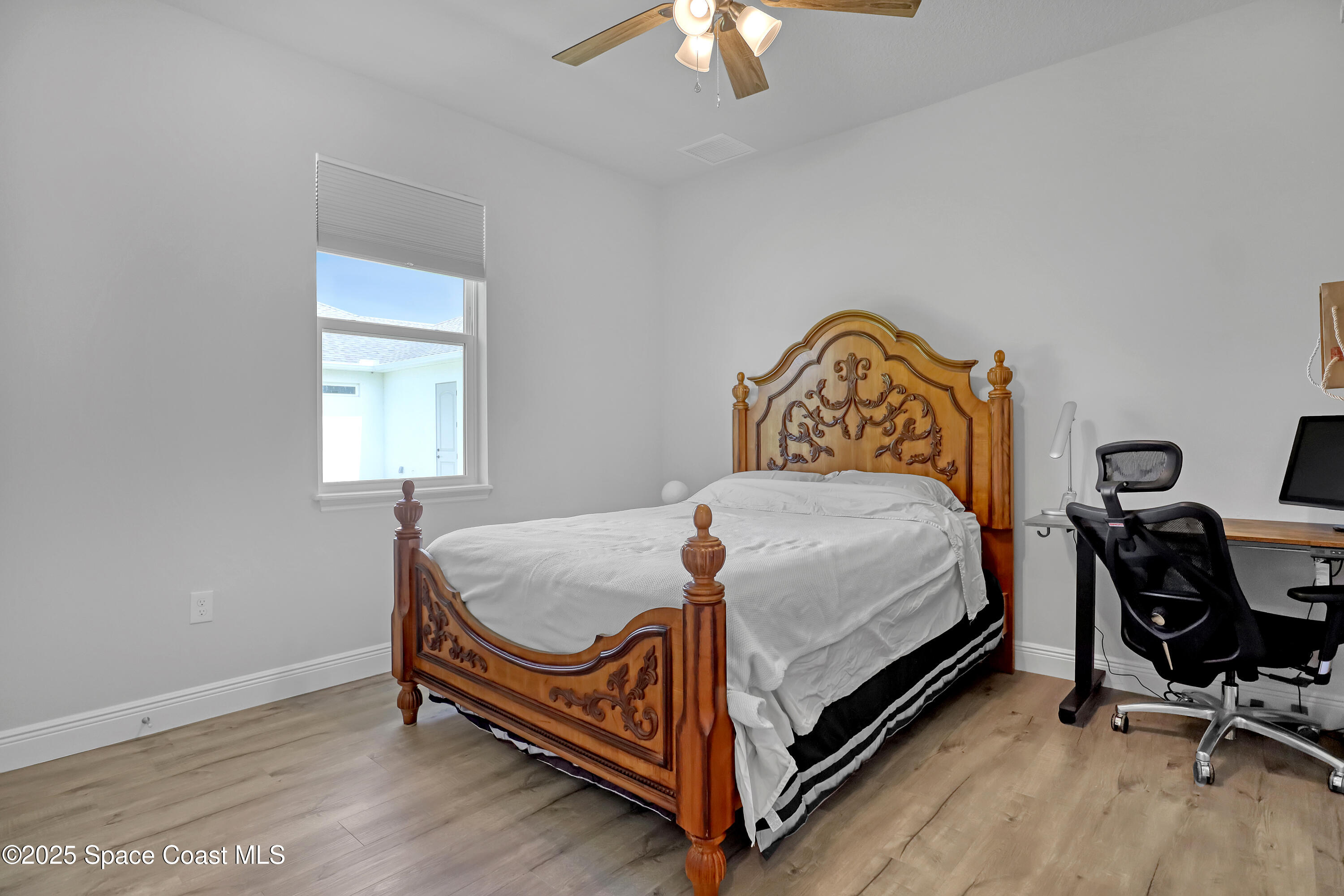 1841 Market Circle NE