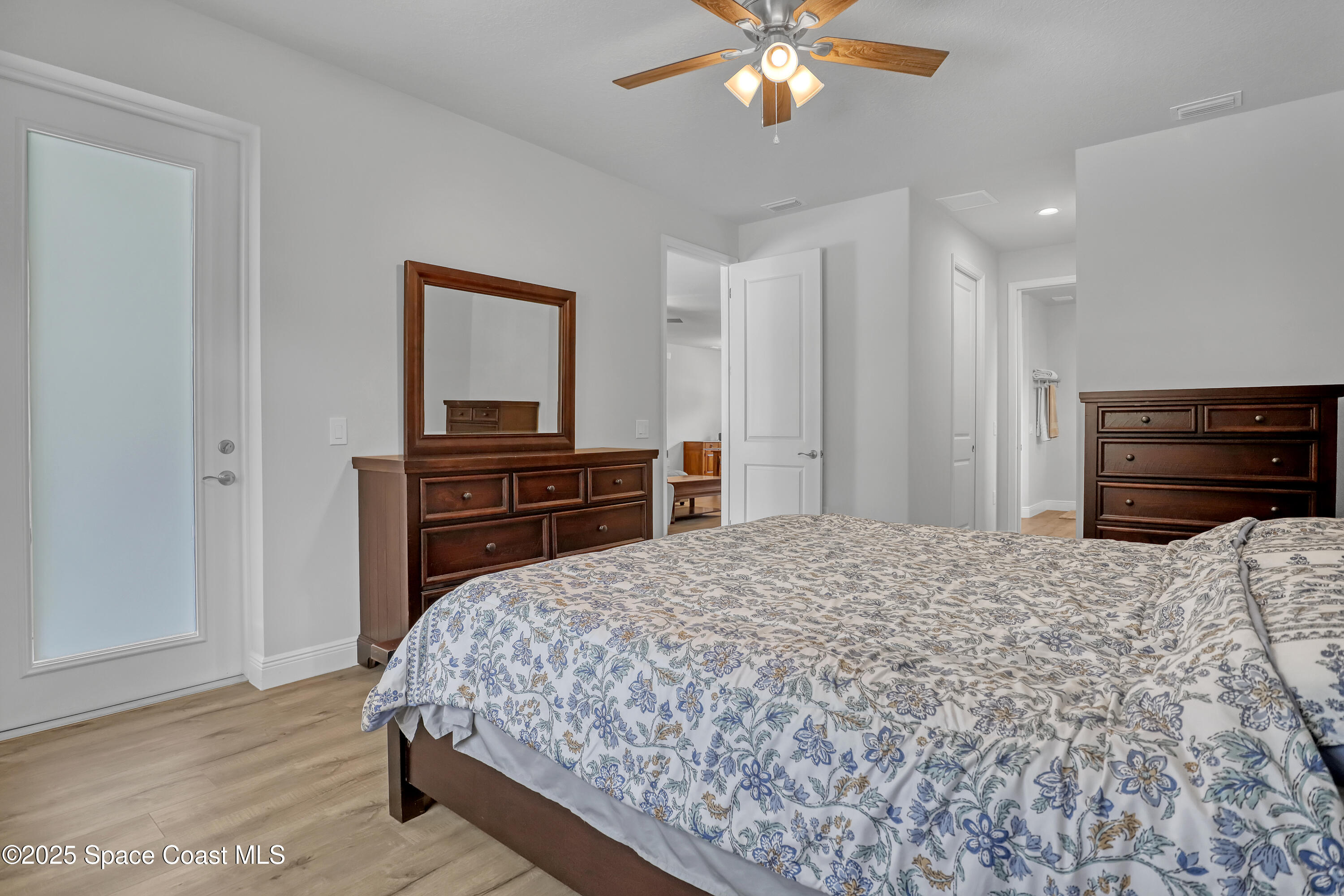 1841 Market Circle NE