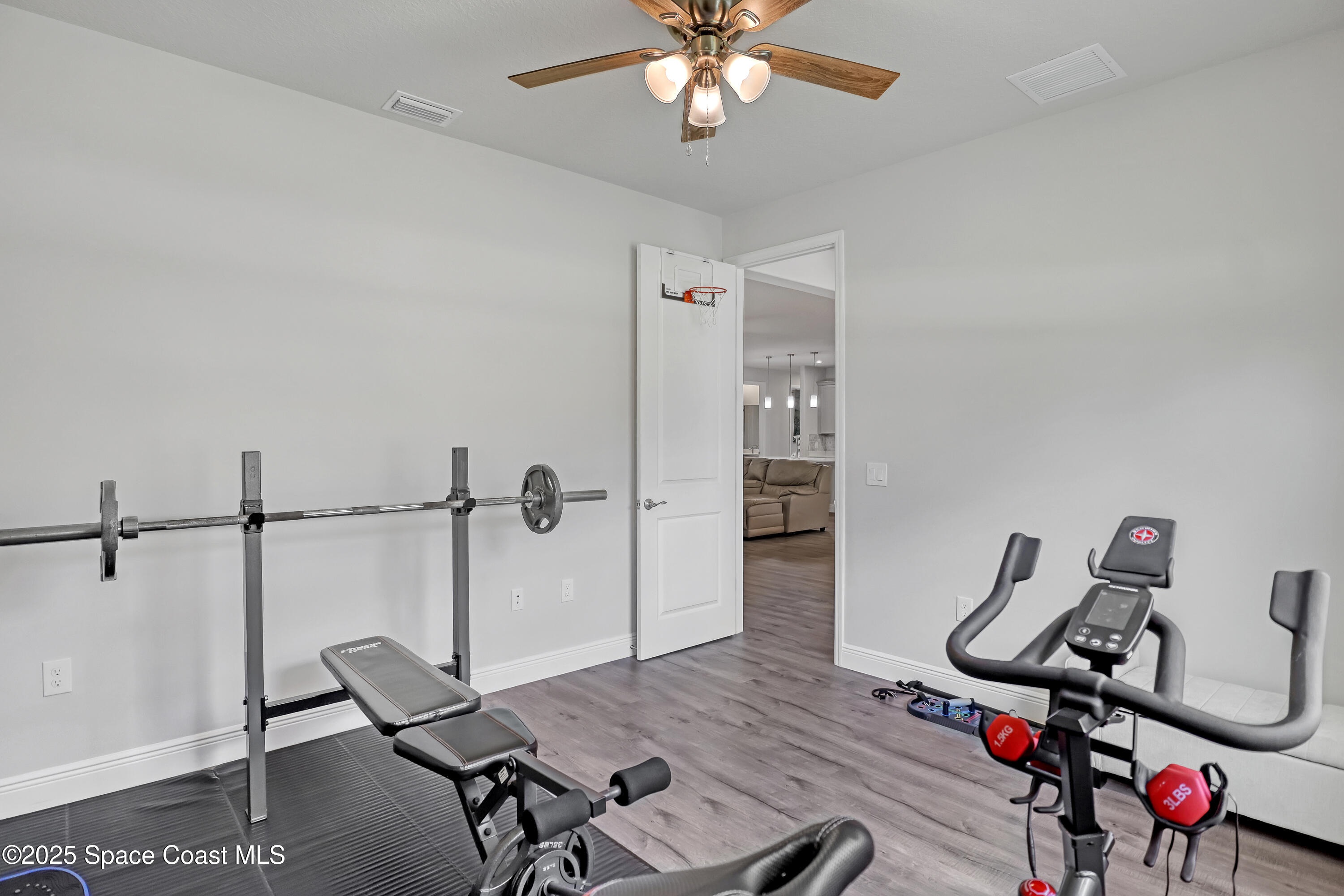 1841 Market Circle NE