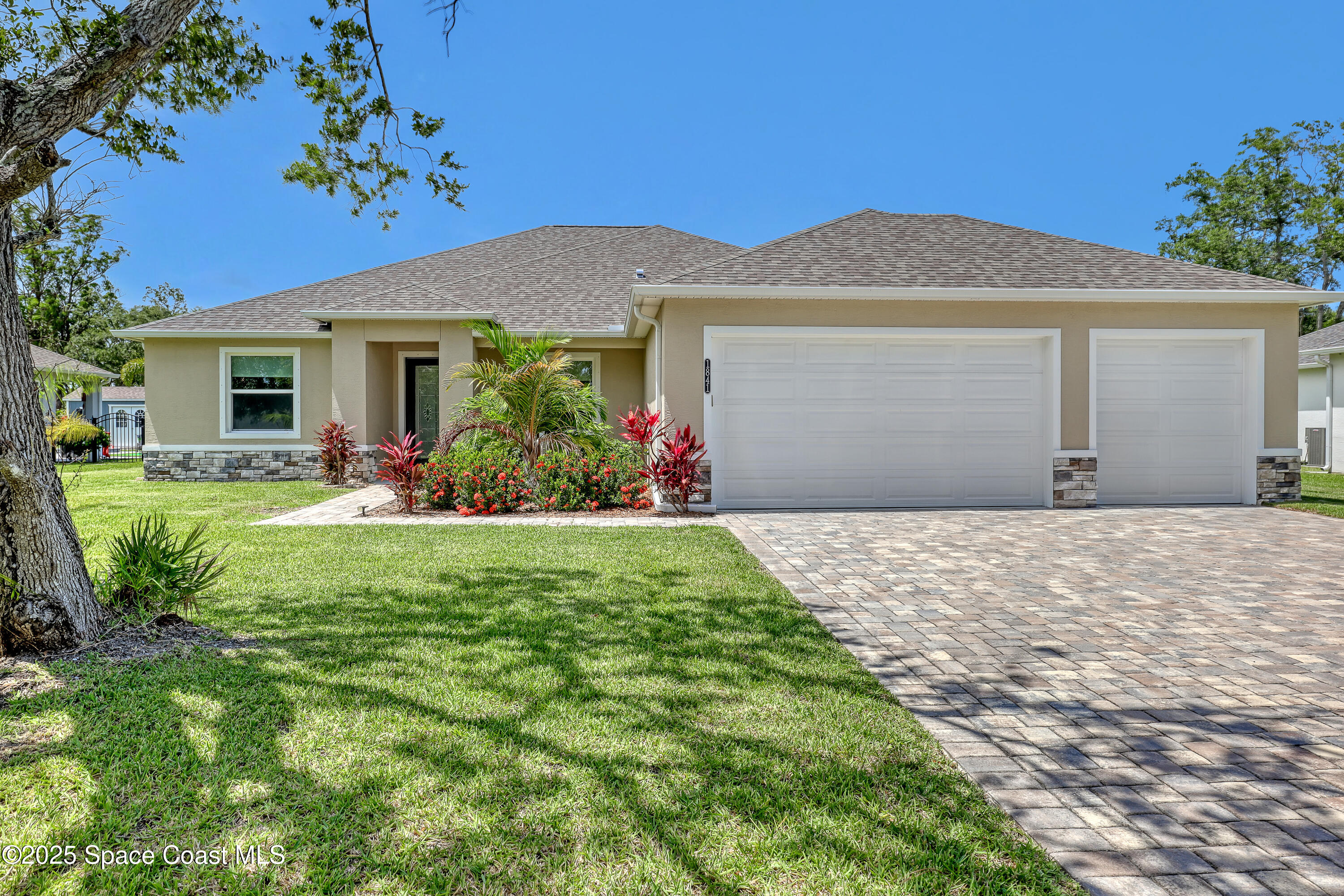 1841 Market Circle NE