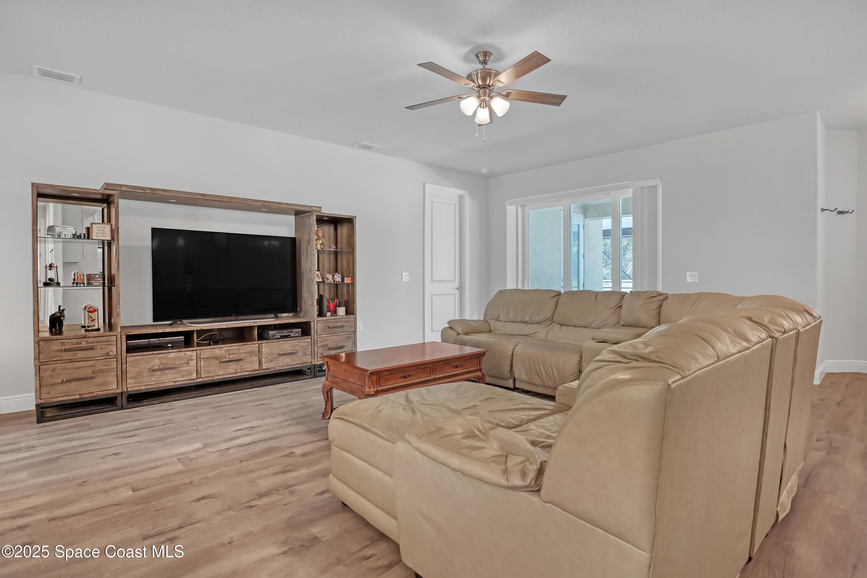 1841 Market Circle NE